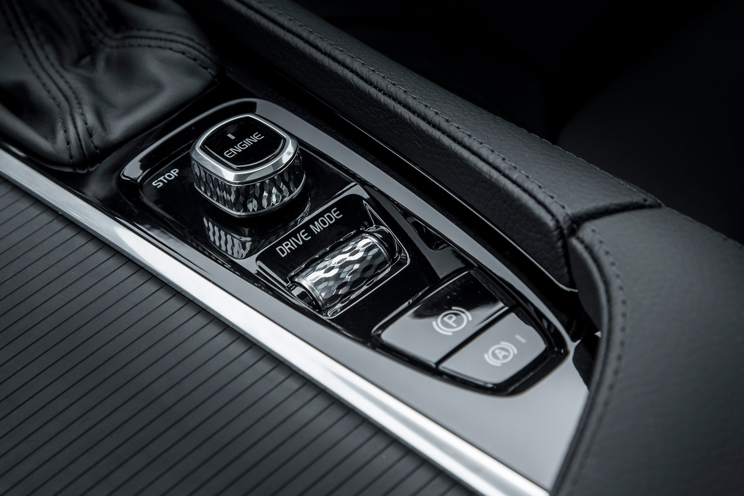 Volvo V90 Cross Country 2017 UK - centre console