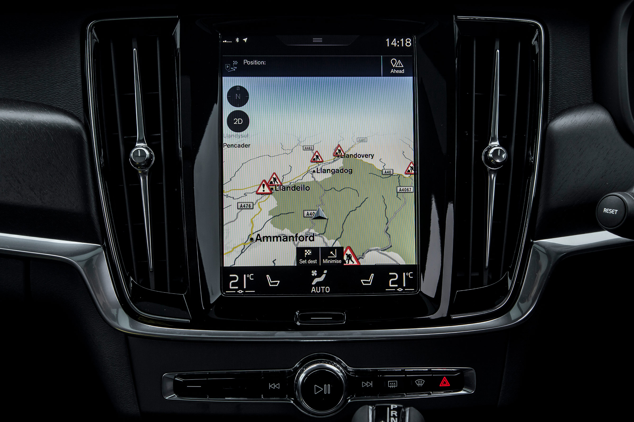 Volvo V90 Cross Country 2017 UK - sat-nav