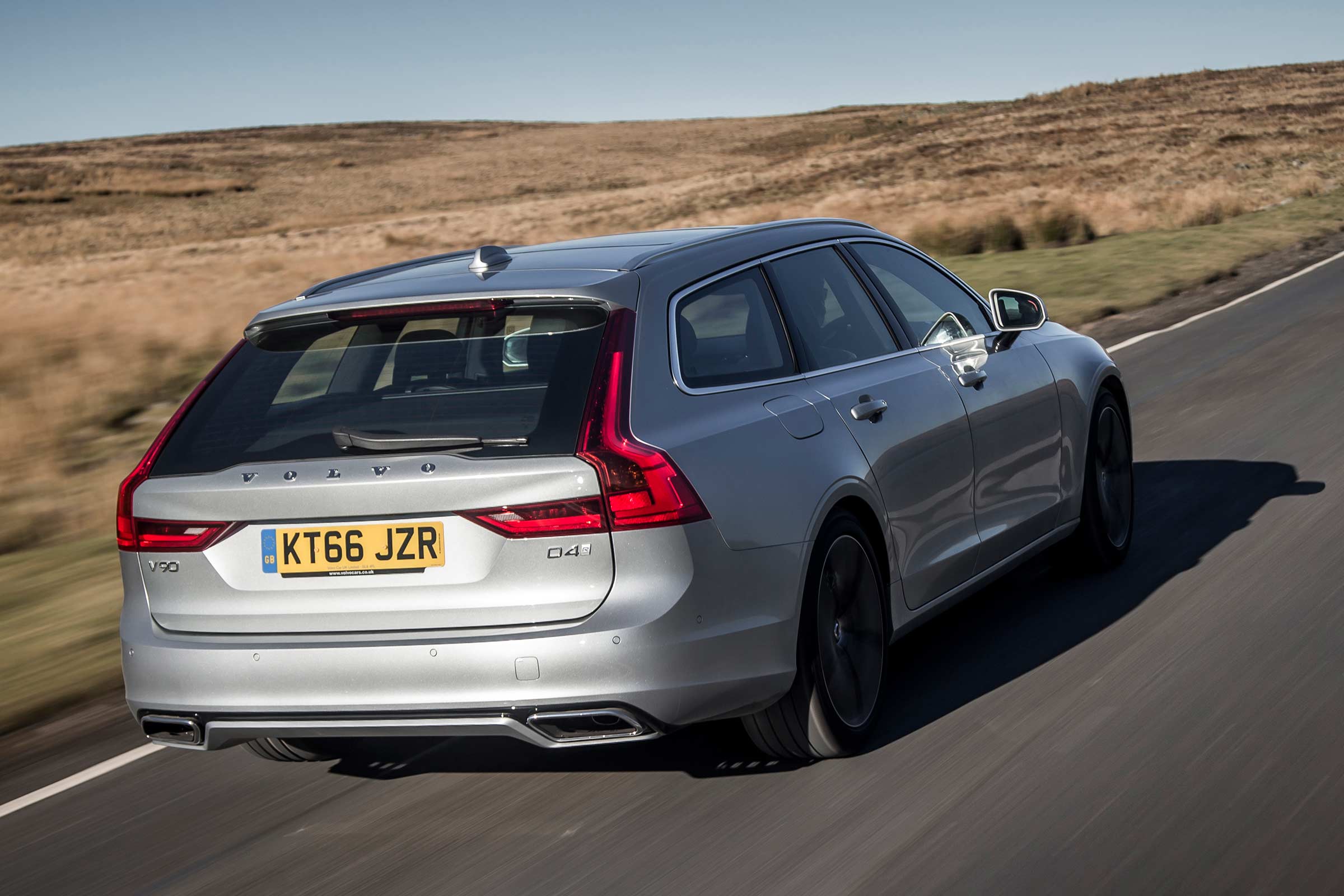 Volvo V90 R-Design 2017 - rear tracking