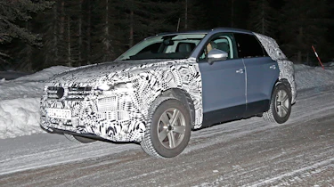 Volkswagen Touareg spy shot front quarter