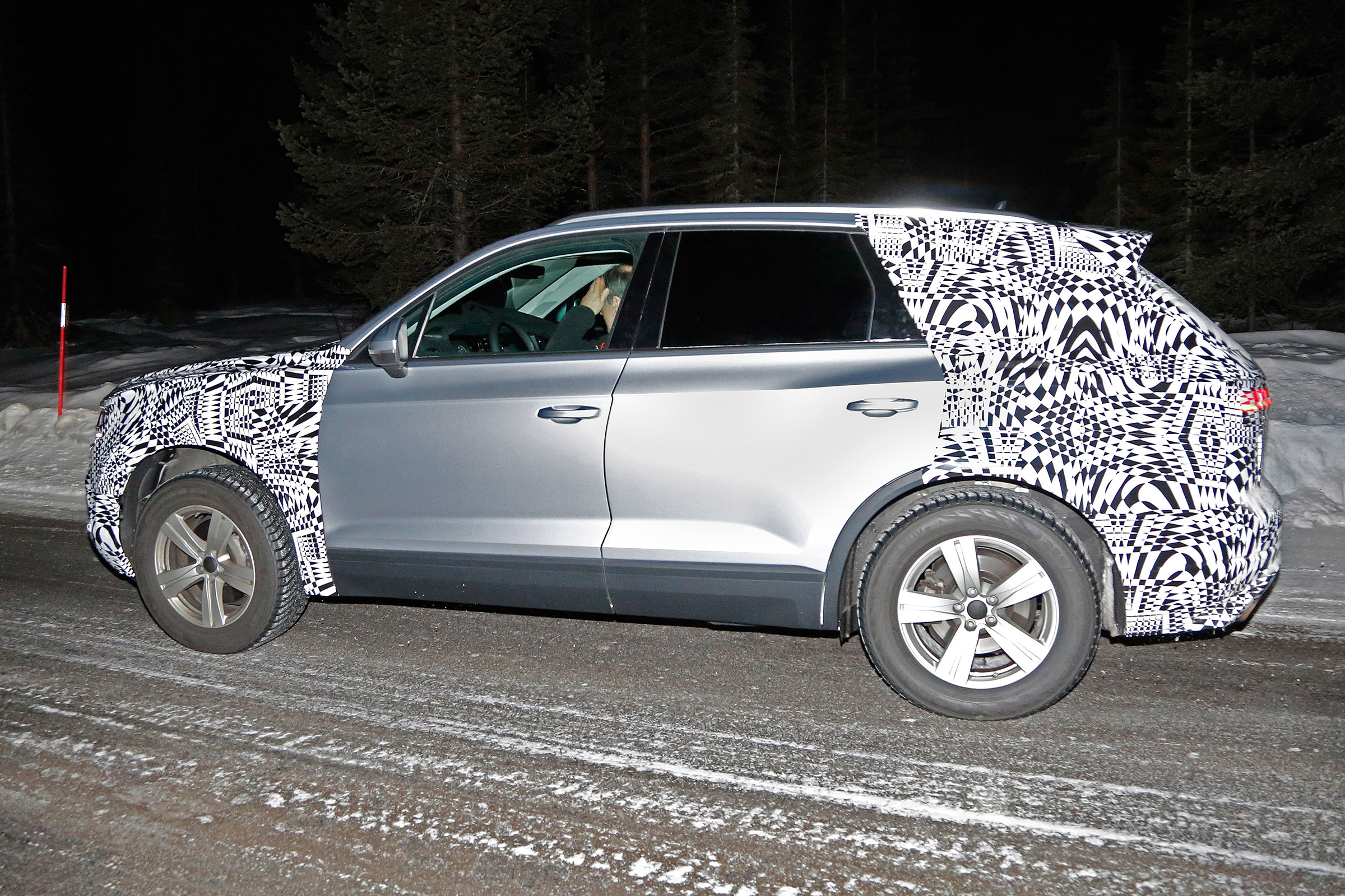 Volkswagen Touareg spy shot side