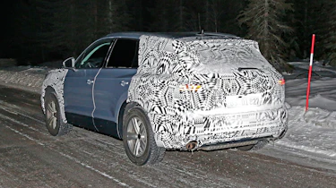 Volkswagen Touareg spy shot rear quarter