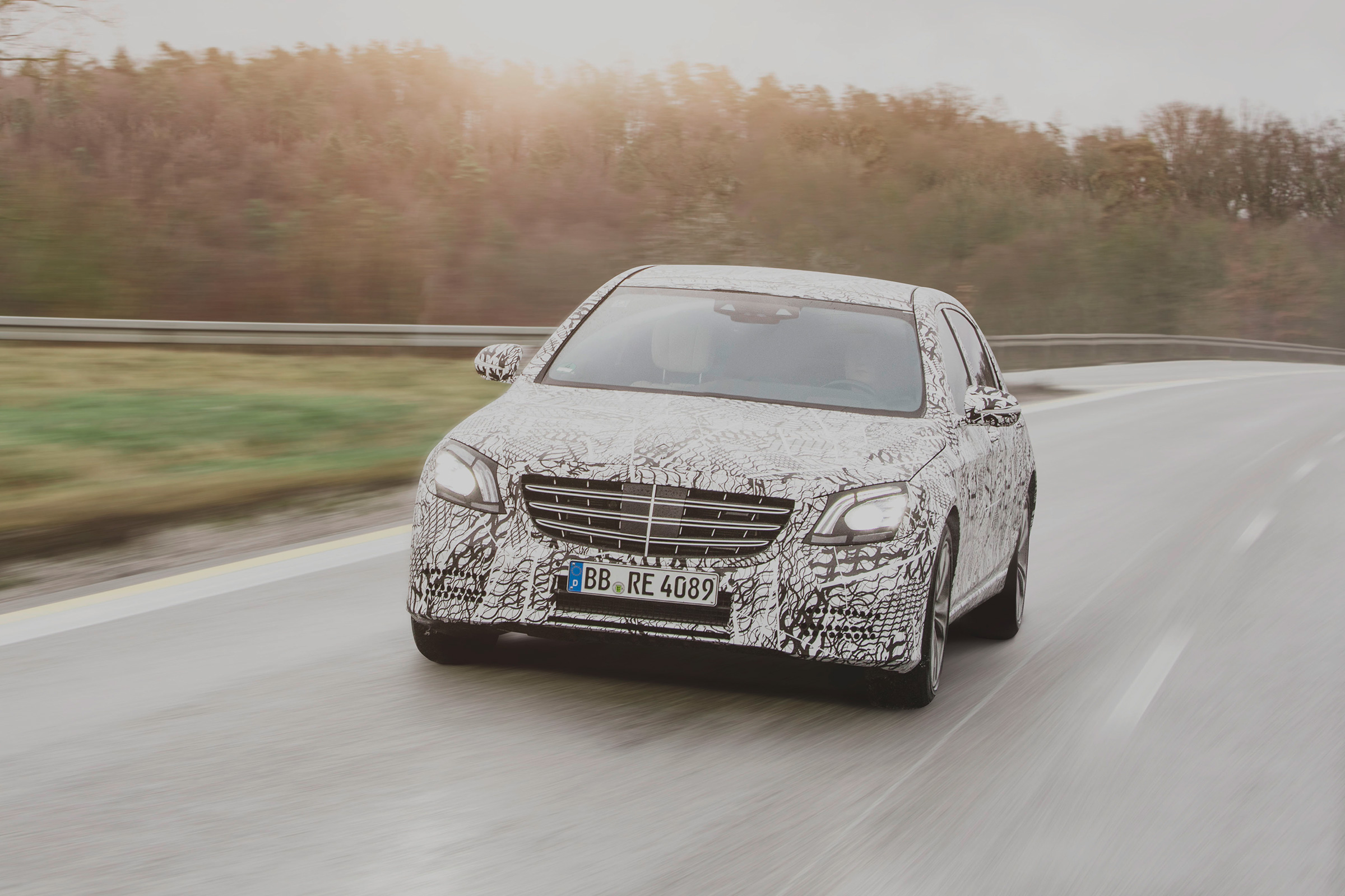 Mercedes S-Class 2017 ride review - front tracking 3