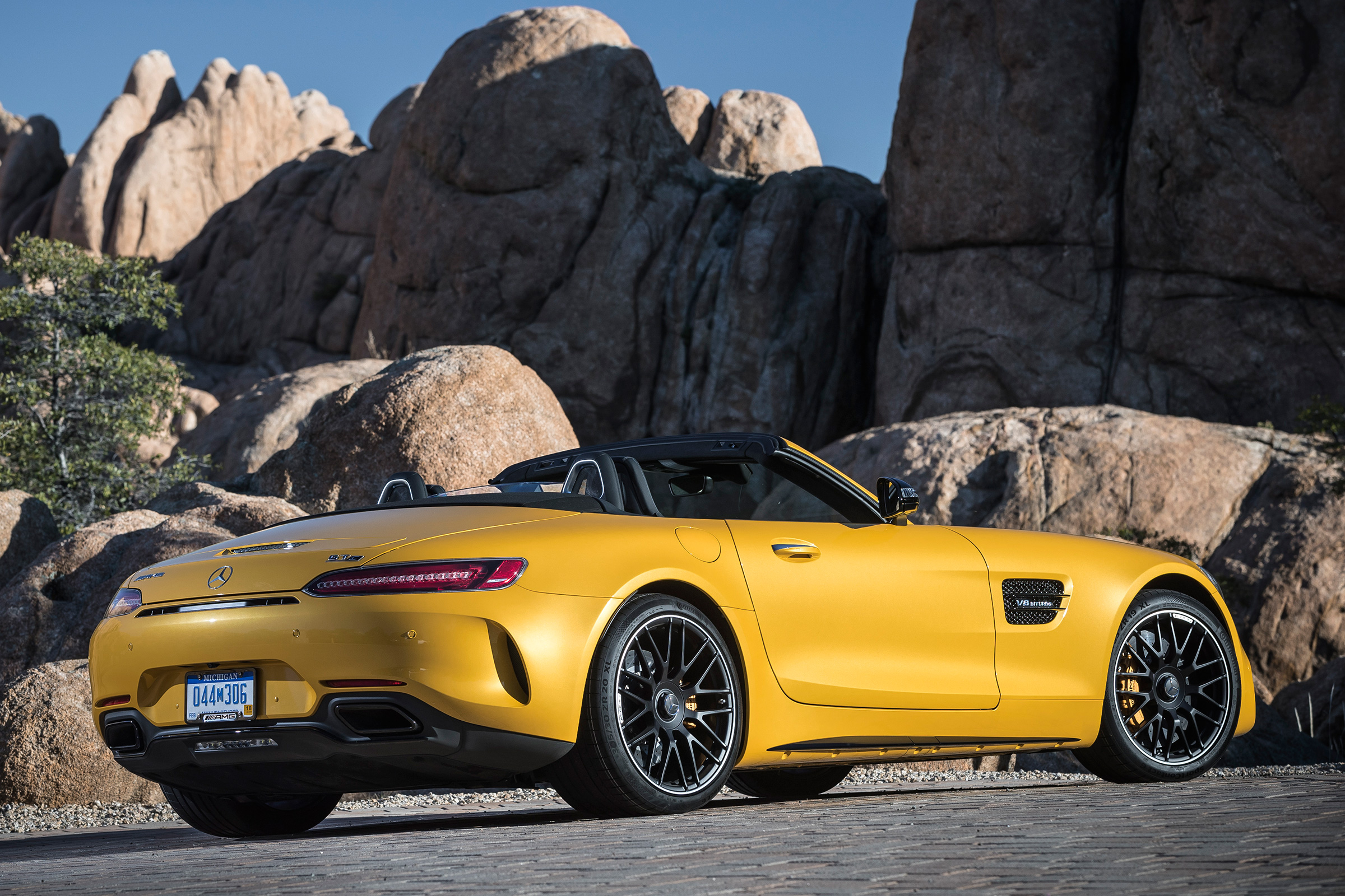 Mercedes-AMG GT C Roadster 2017 - rear quarter
