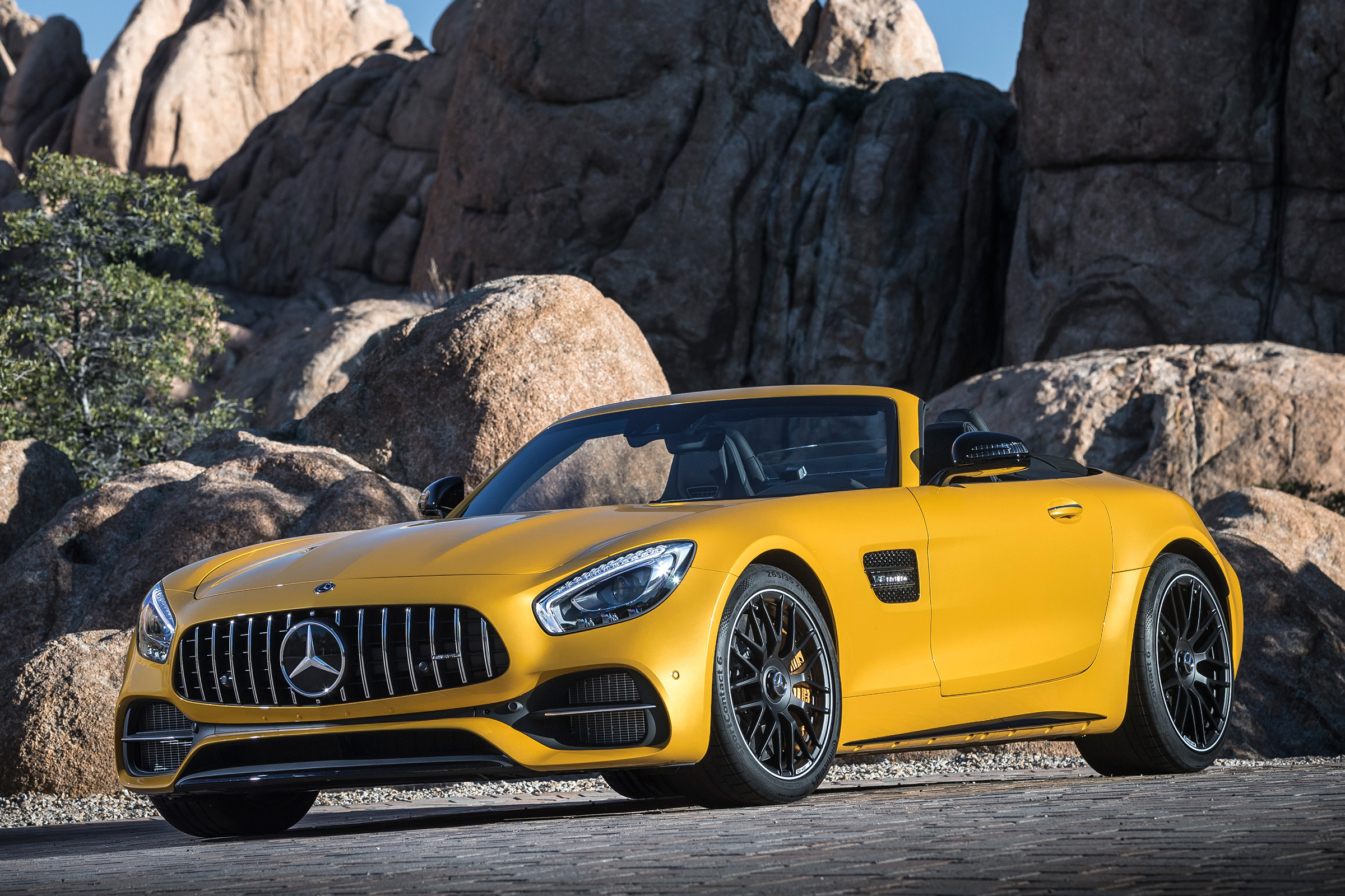 Mercedes-AMG GT C Roadster 2017 - front quarter