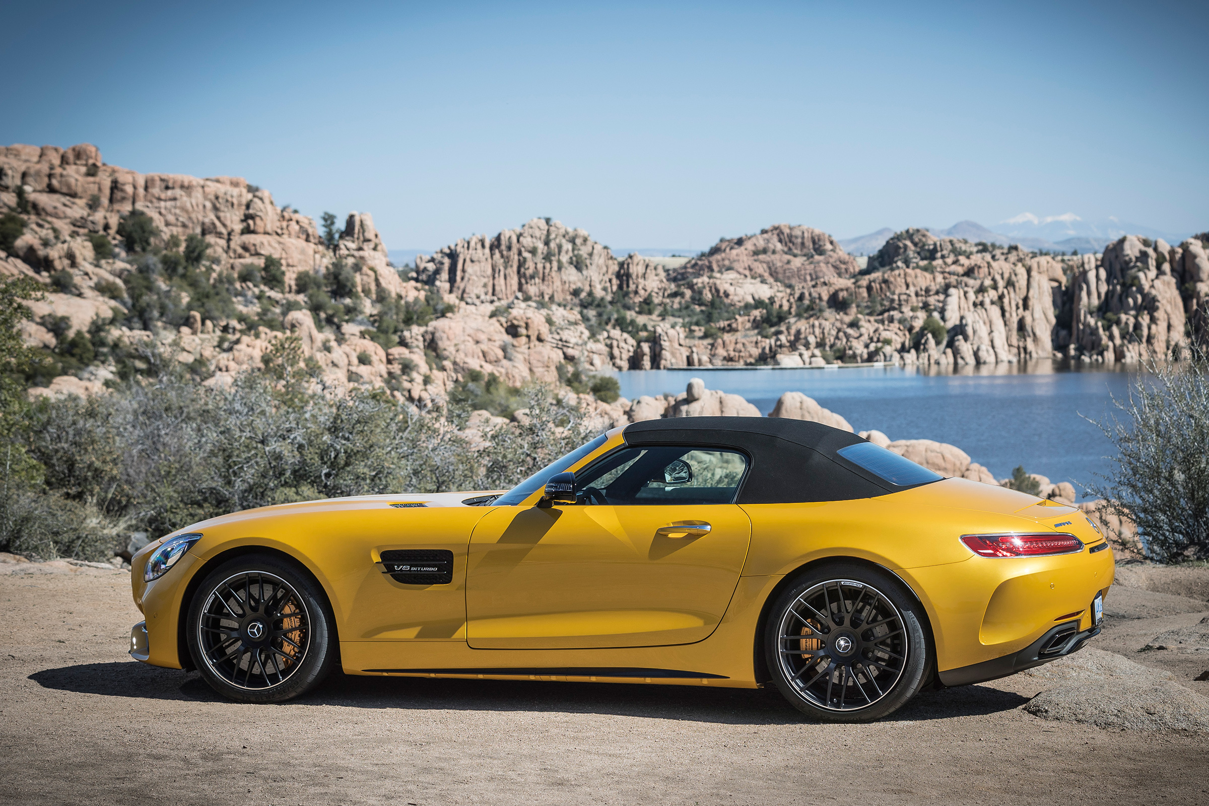 Mercedes-AMG GT C Roadster 2017 - side roof closed