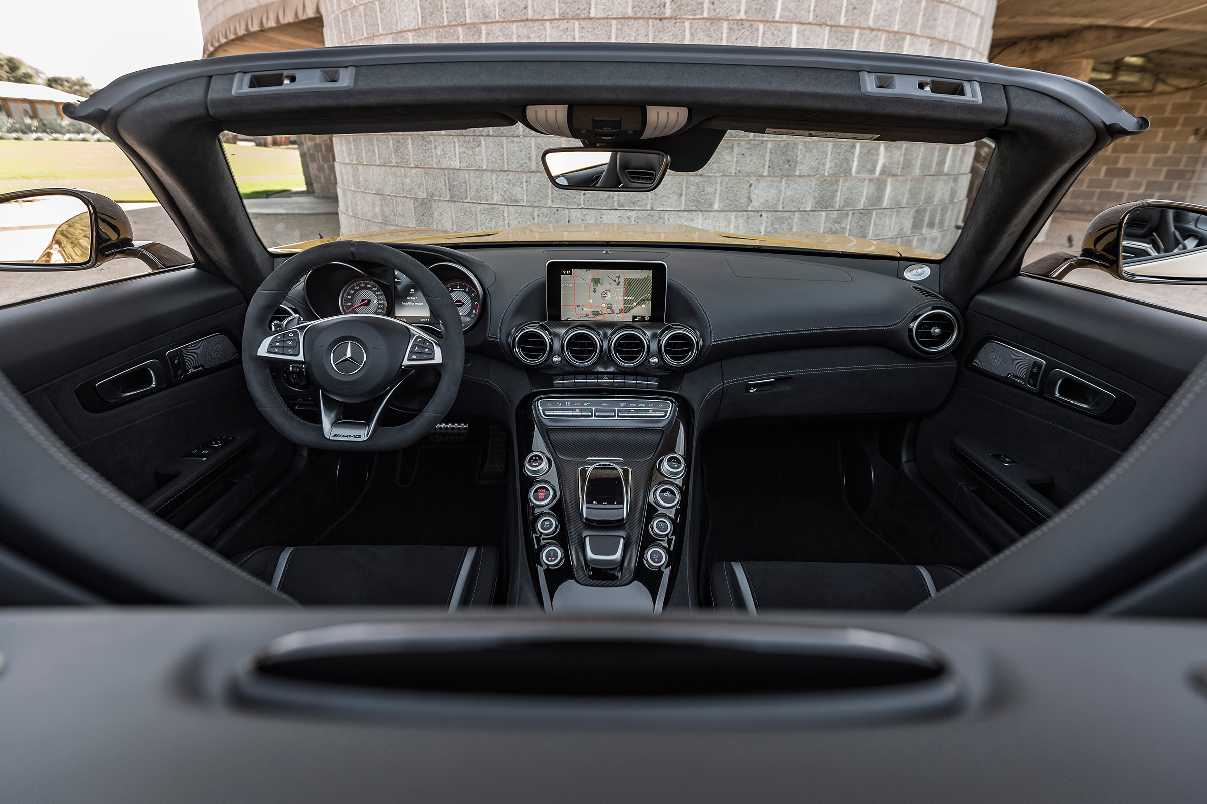 Mercedes-AMG GT C Roadster 2017 - interior