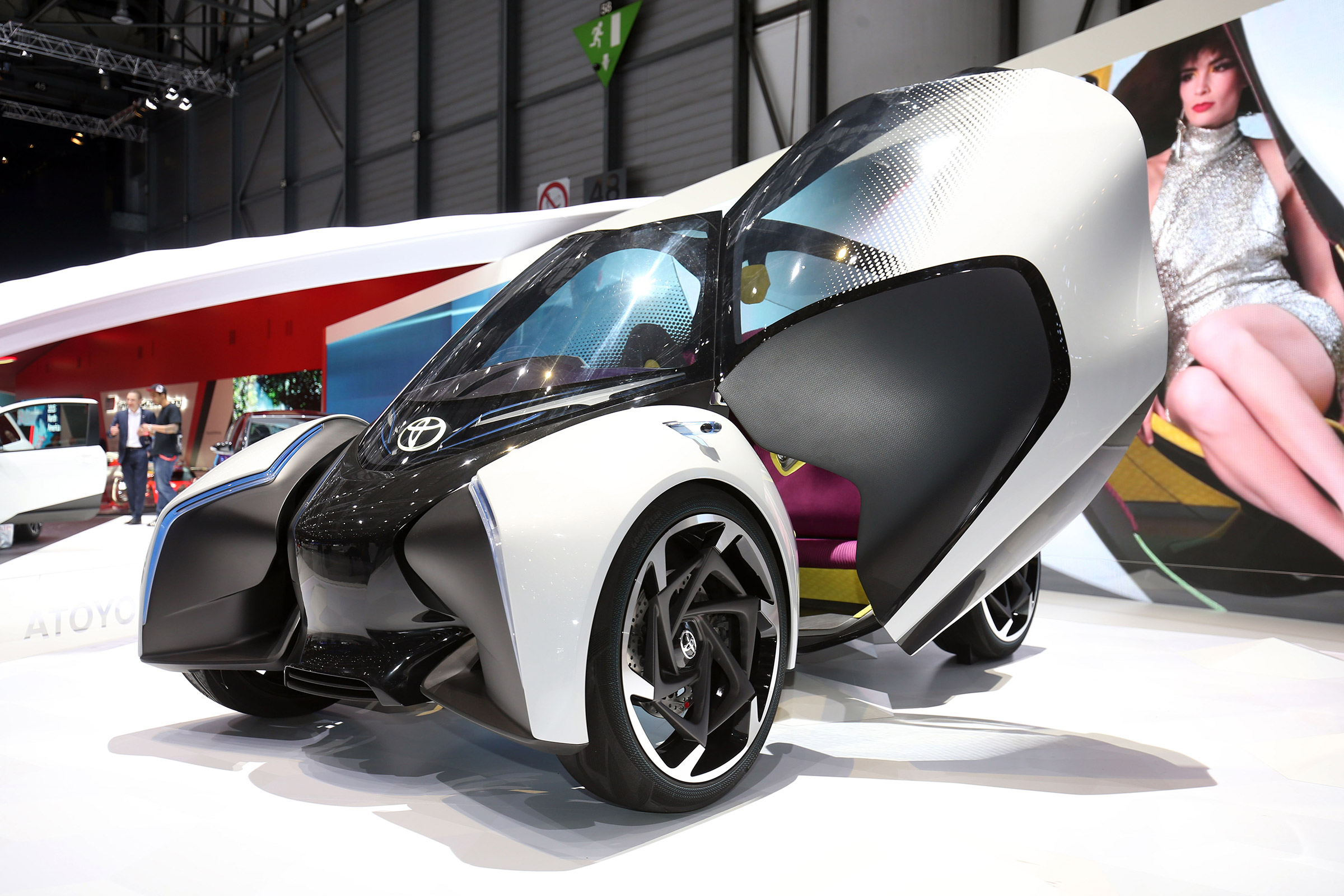 Toyota i-Tril concept Geneva - front door open