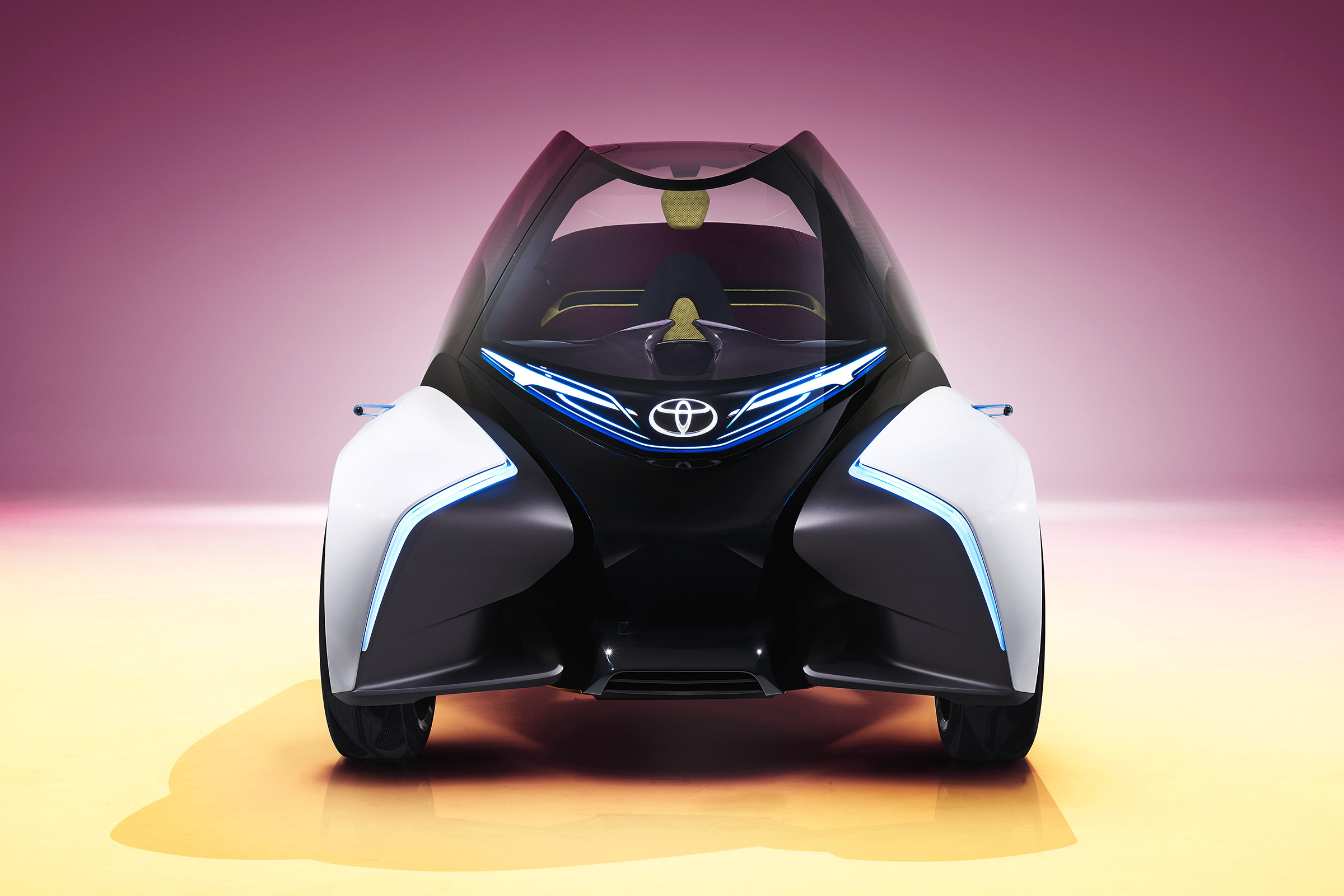 Toyota i-Tril Concept front 
