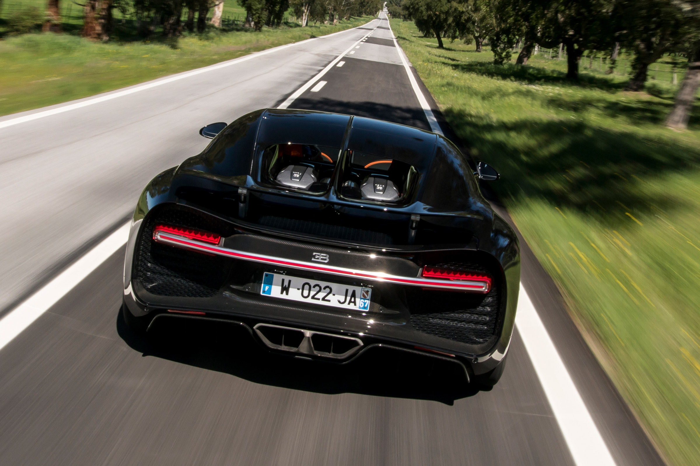 Bugatti Chiron - full rear tracking
