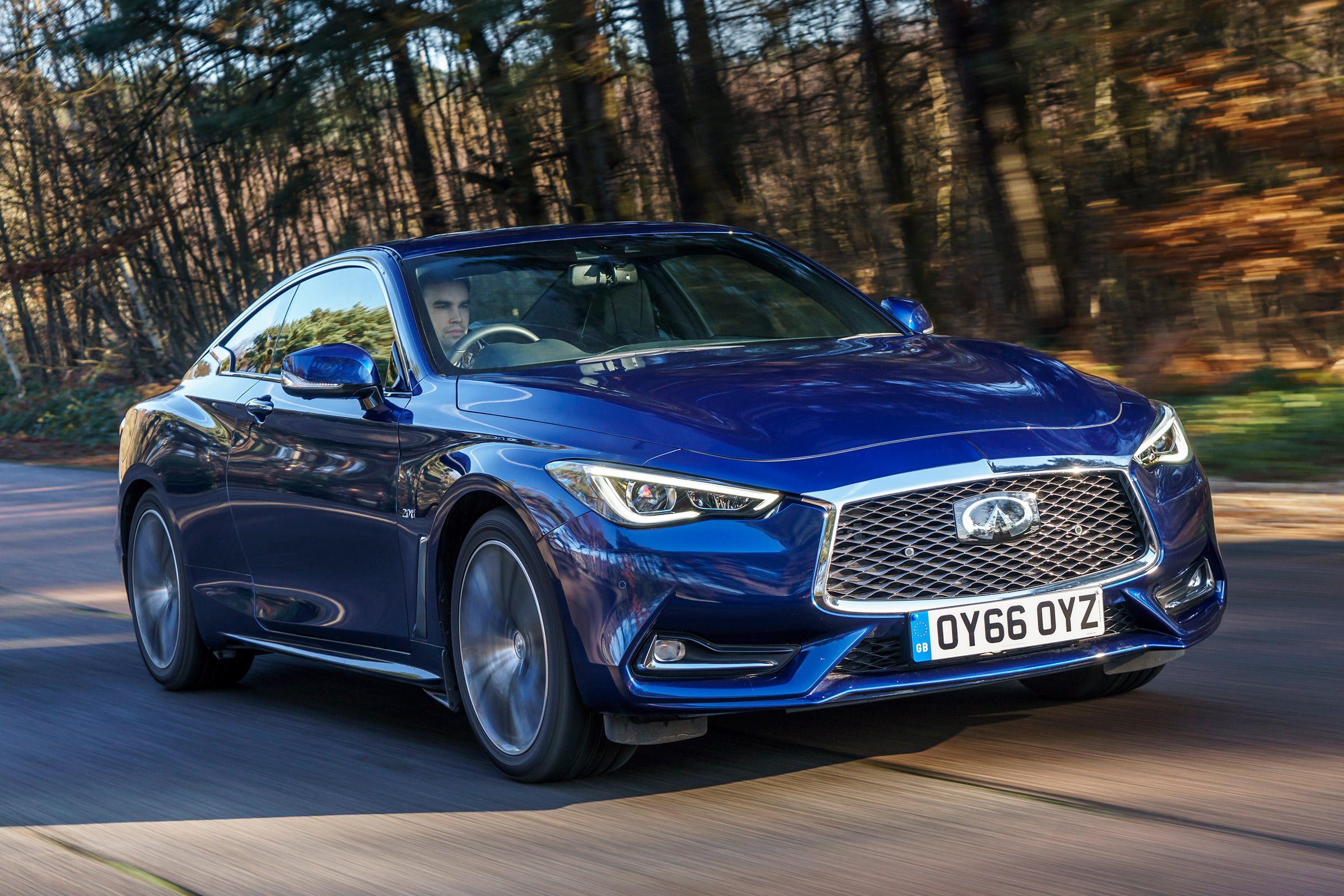Infiniti Q60 - front action