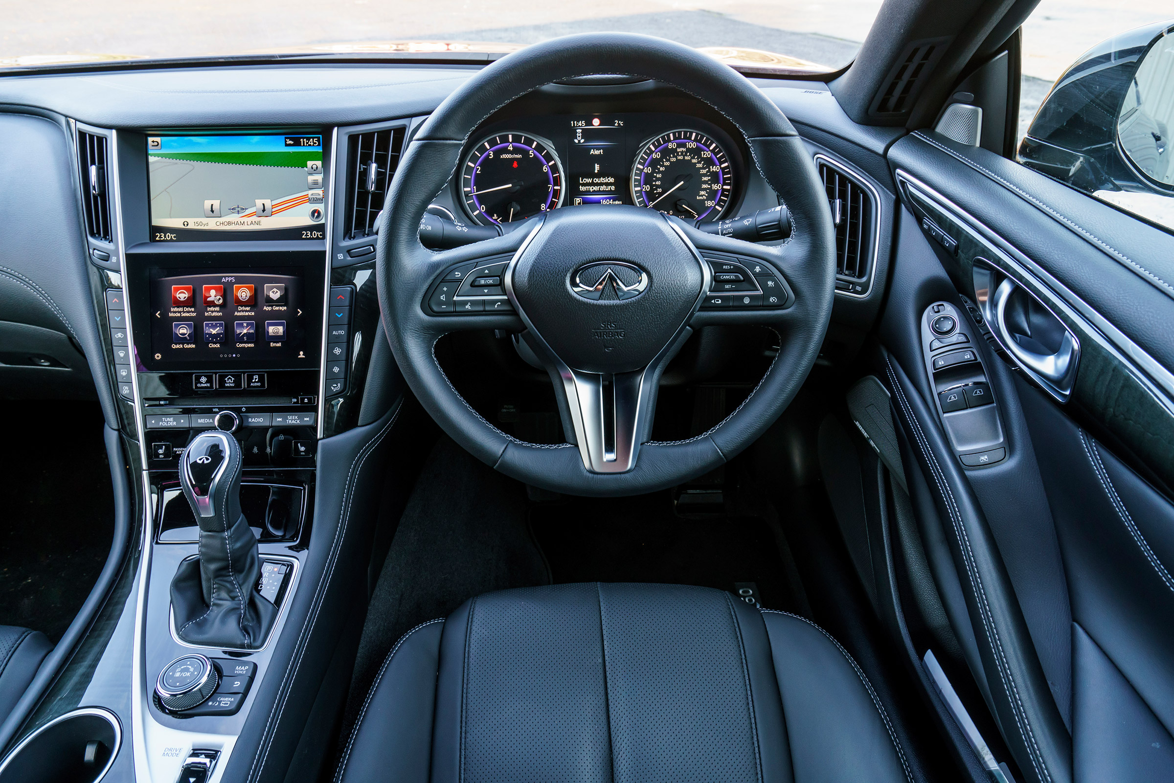 Infiniti Q60 - dash