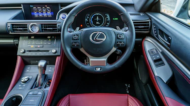 Lexus RC - dash