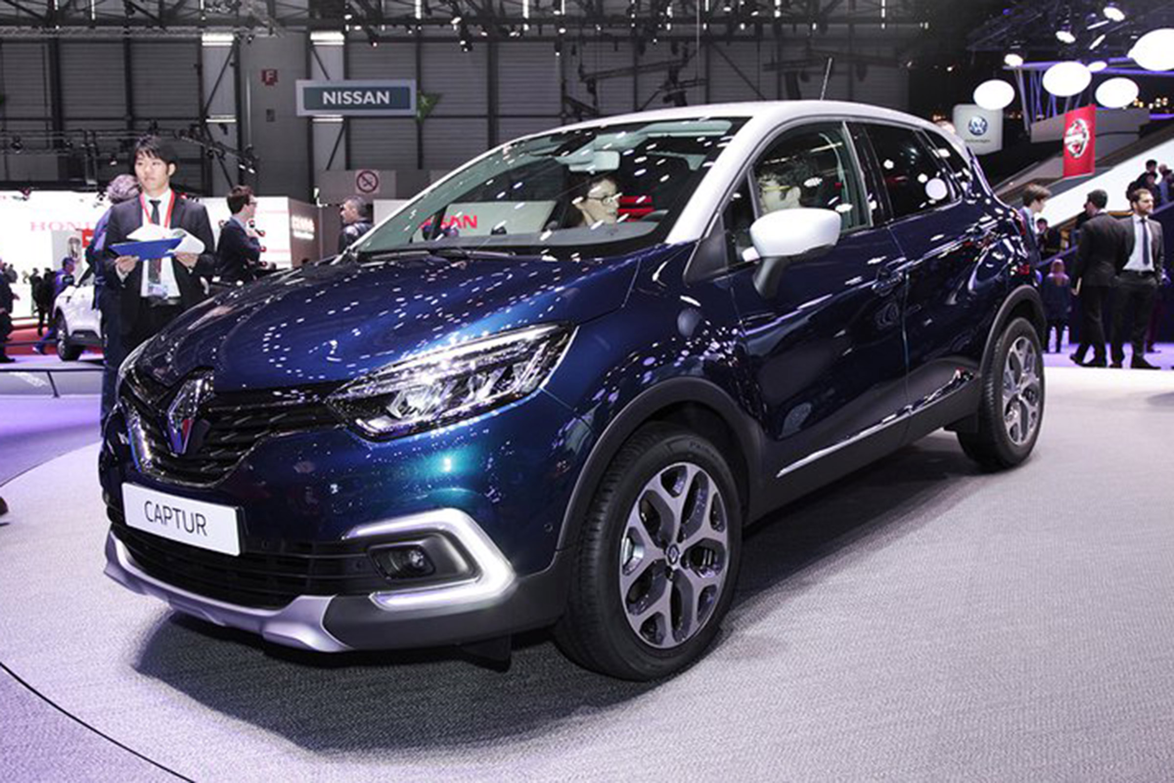 Facelifted Renault Captur Geneva - front