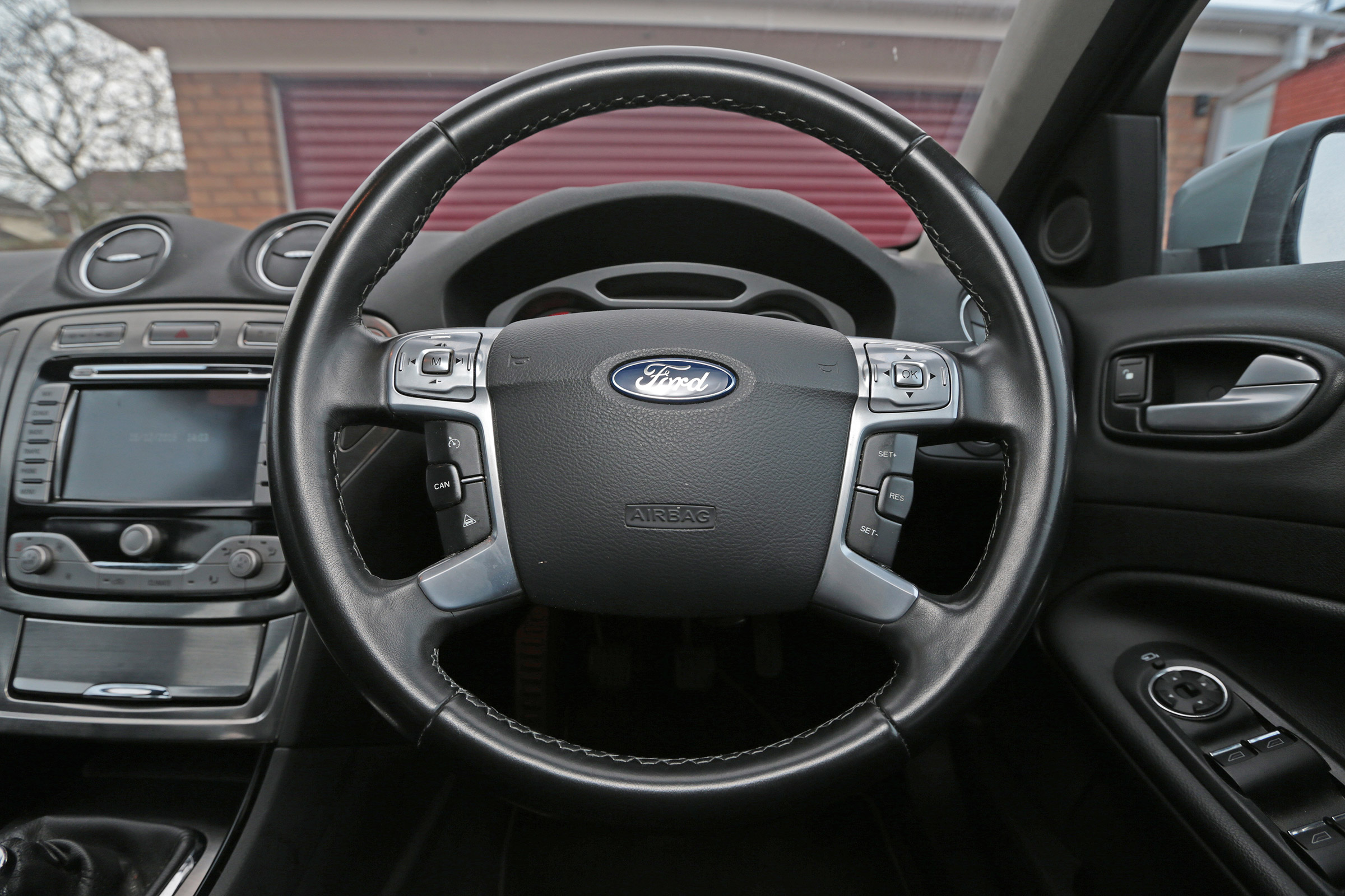 Used Ford Mondeo - steering wheel