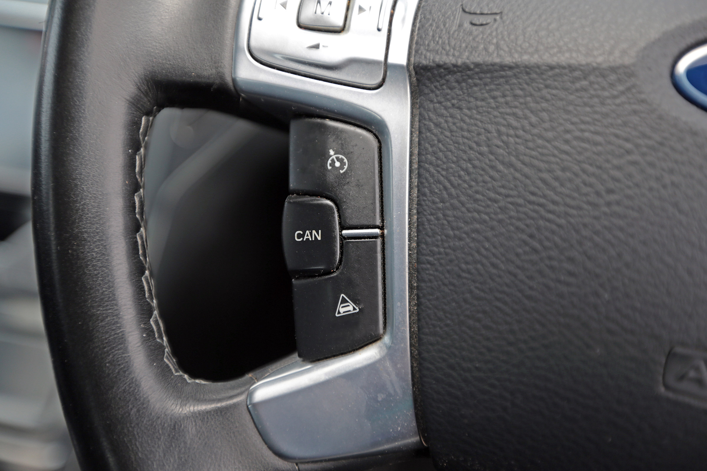 Used Ford Mondeo - steering wheel controls