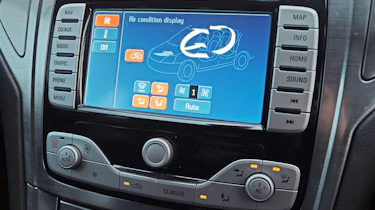 Used Ford Mondeo - infotainment screen