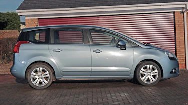 Used Peugeot 5008 - side