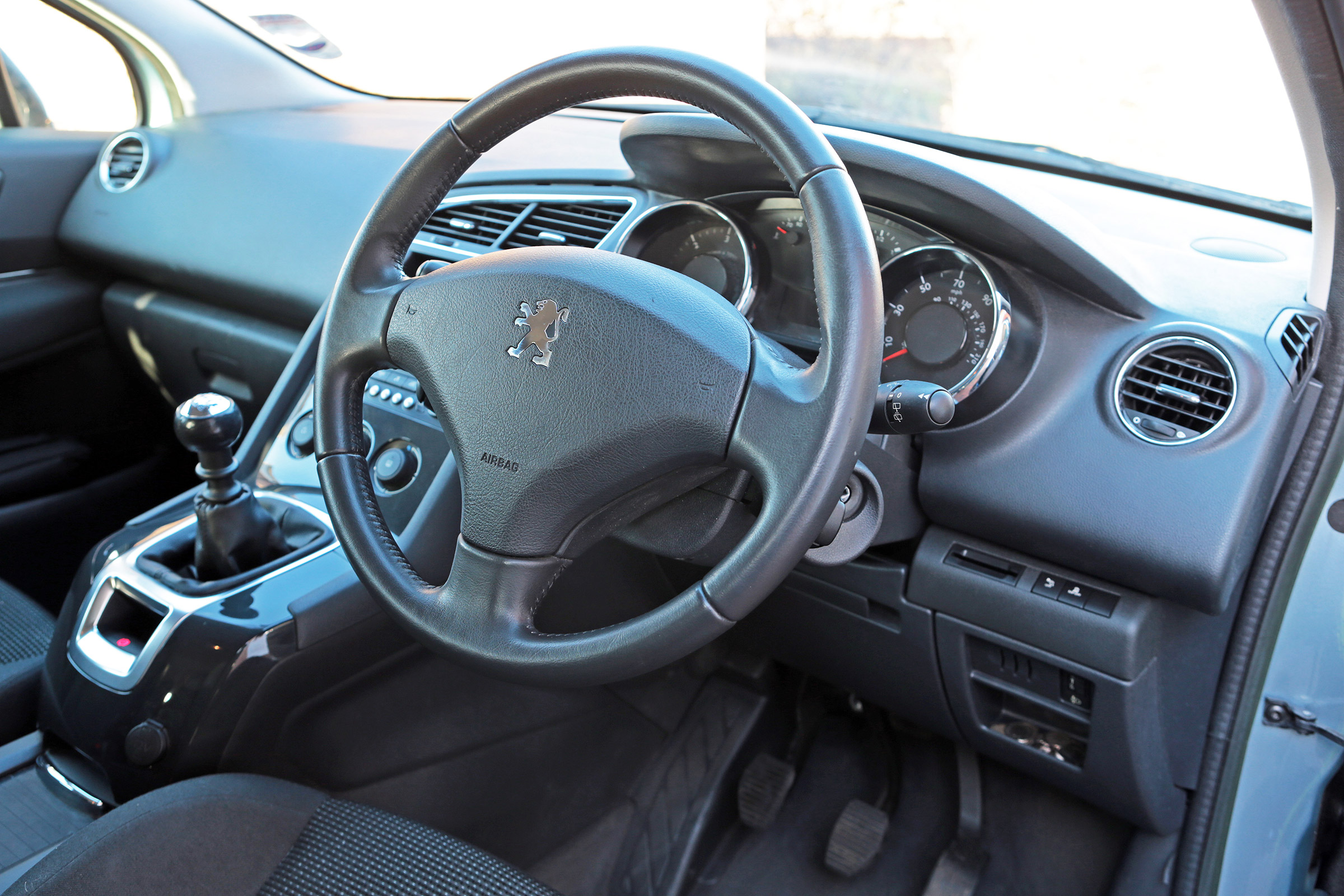 Used Peugeot 5008 - steering wheel