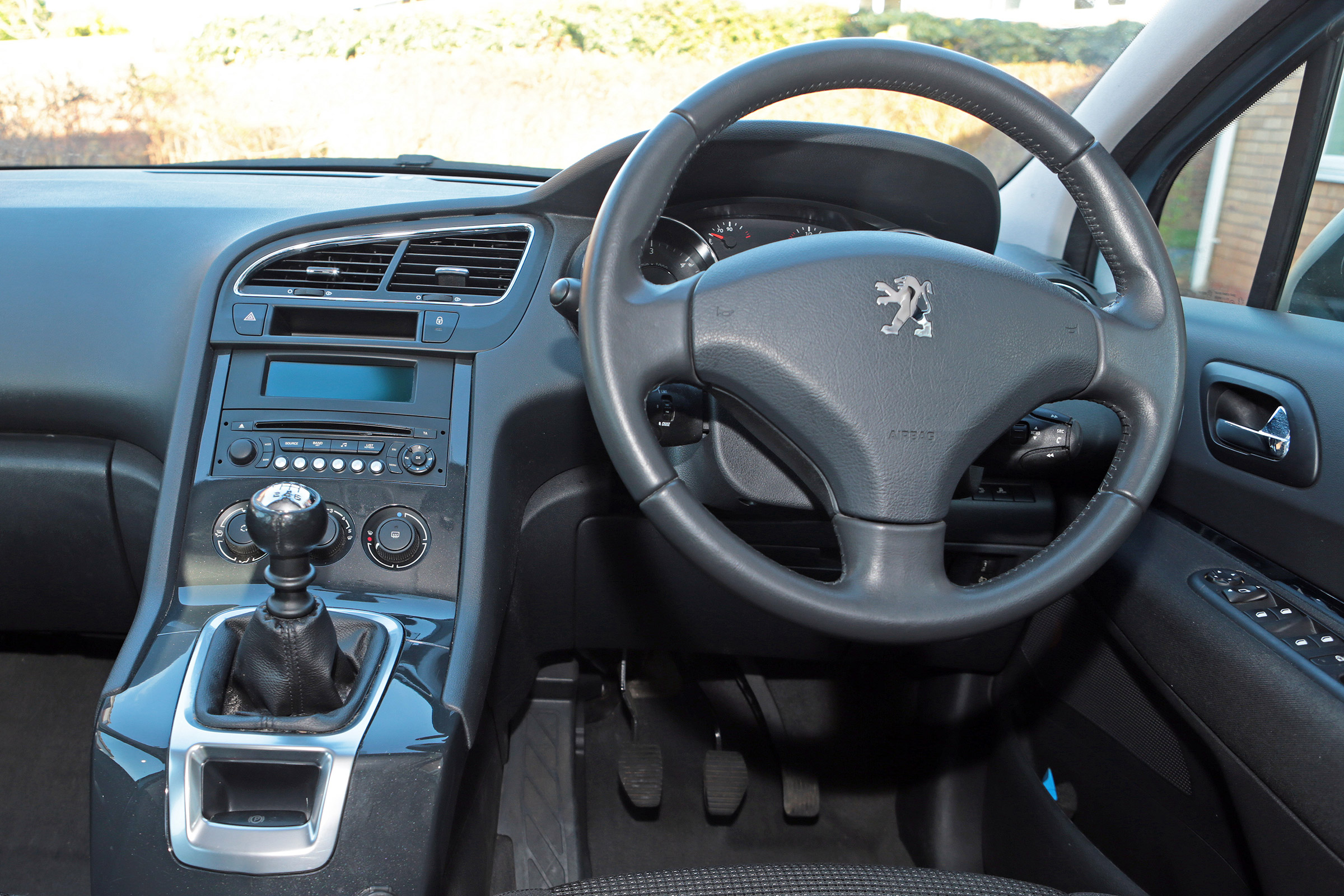 Used Peugeot 5008 - dash