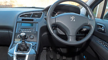 Used Peugeot 5008 - dash