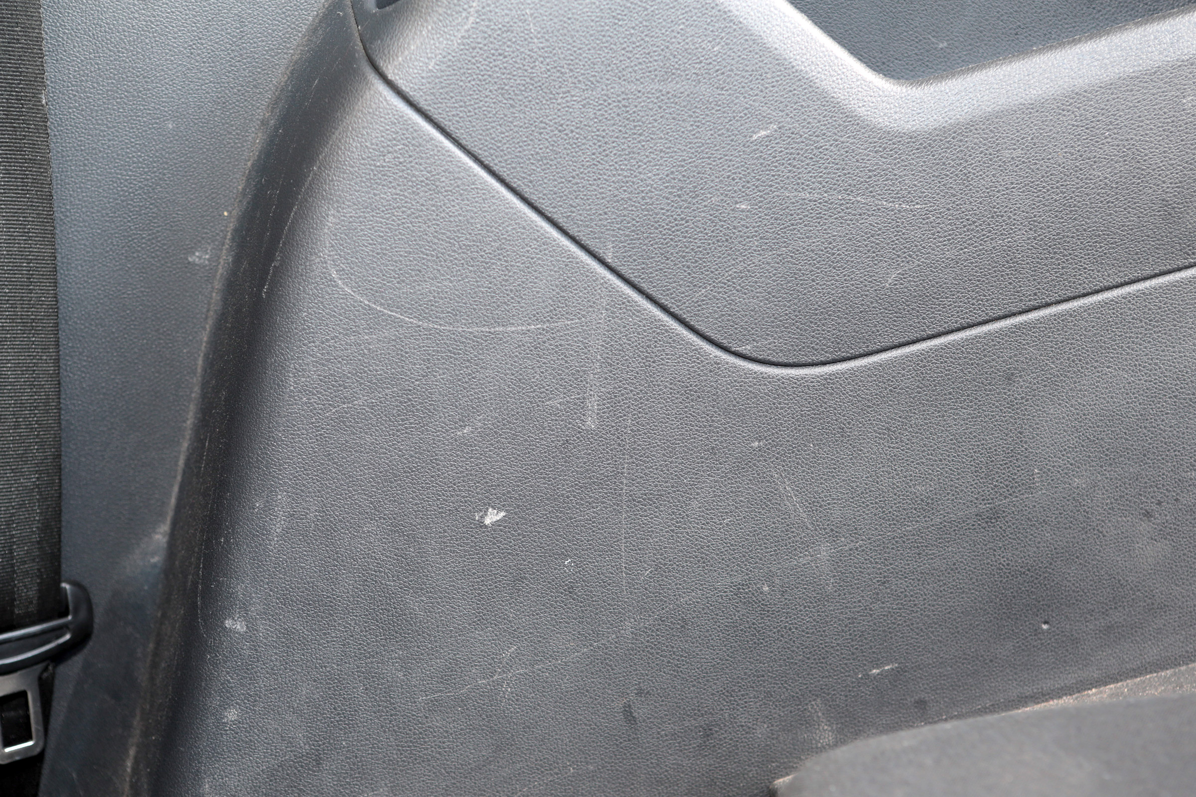 Used Peugeot 5008 - scuff
