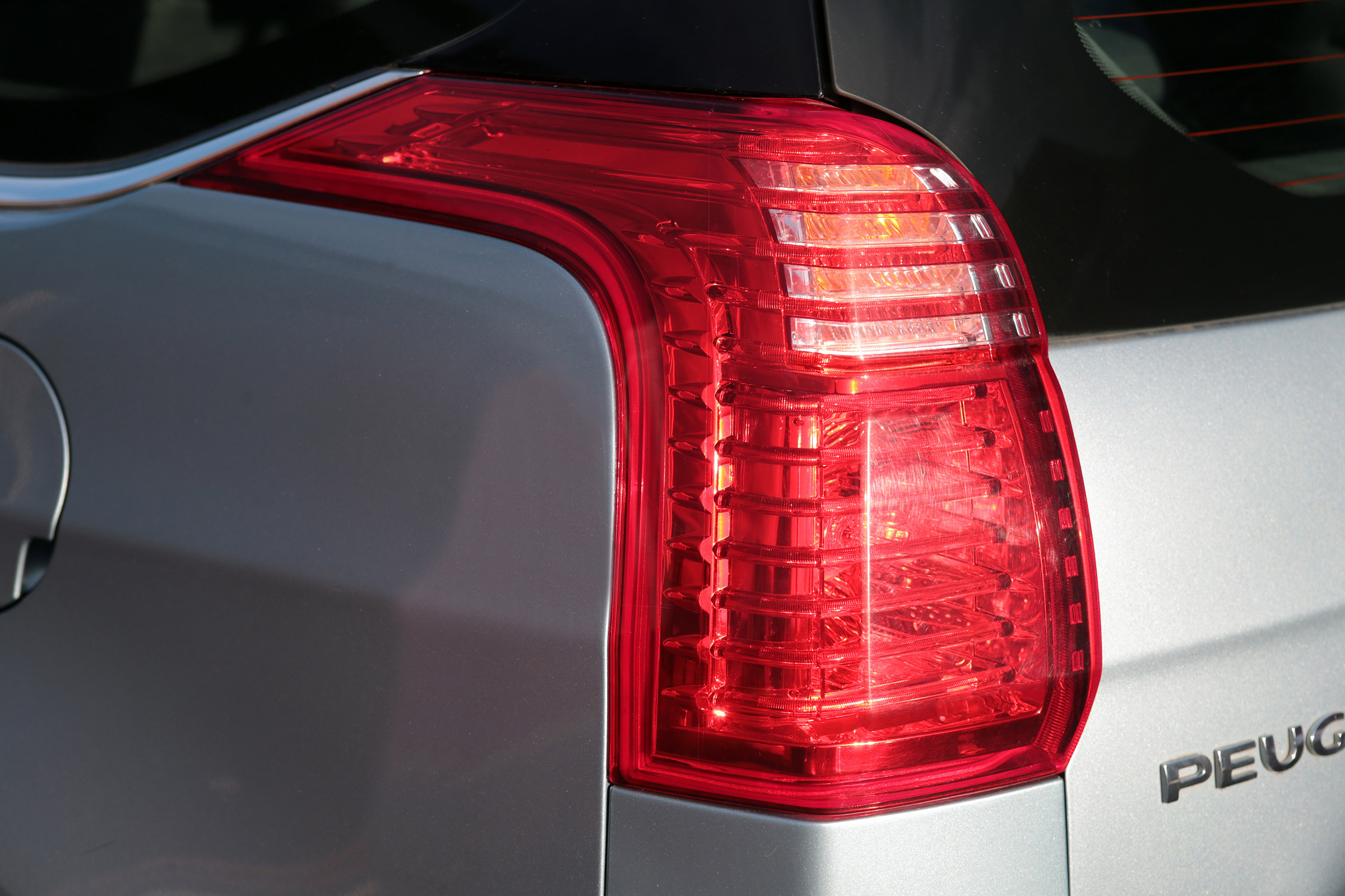 Used Peugeot 5008 - rear light