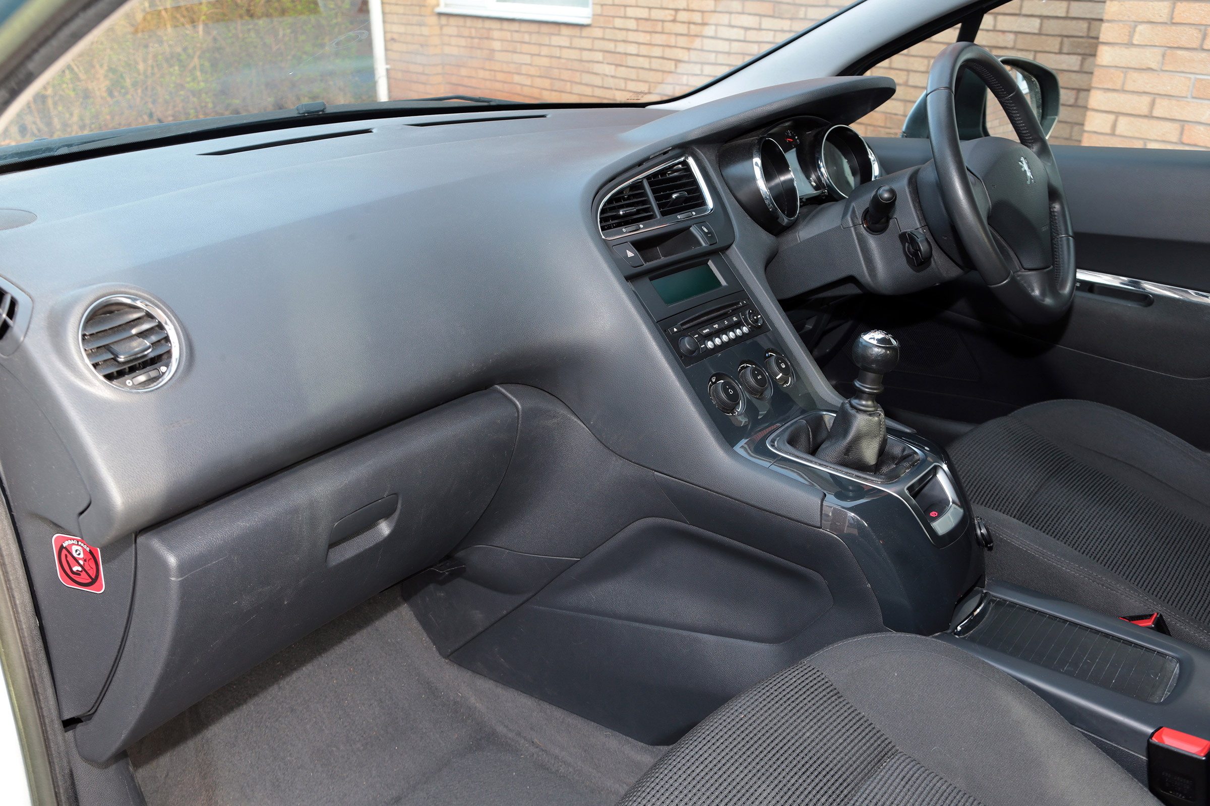 Used Peugeot 5008 - foot well