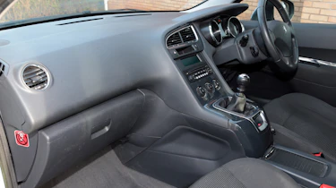 Used Peugeot 5008 - foot well