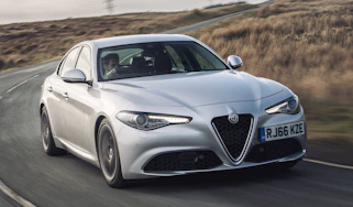 Alfa Romeo Giulia Super petrol 2017 - front cornering