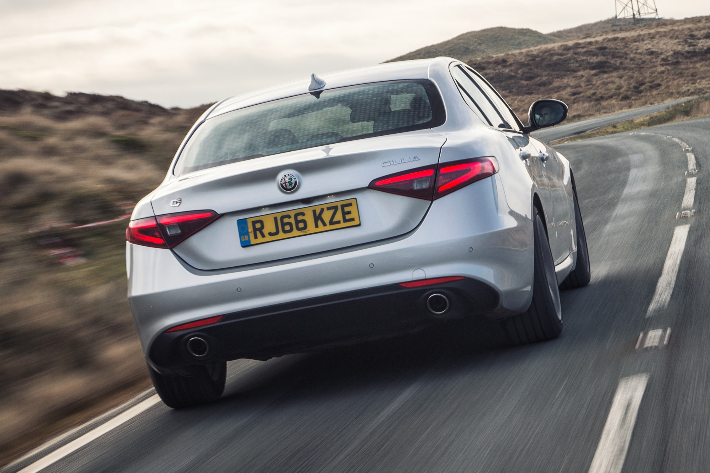Alfa Romeo Giulia Super petrol 2017 - rear tracking