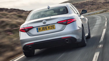 Alfa Romeo Giulia Super petrol 2017 - rear tracking