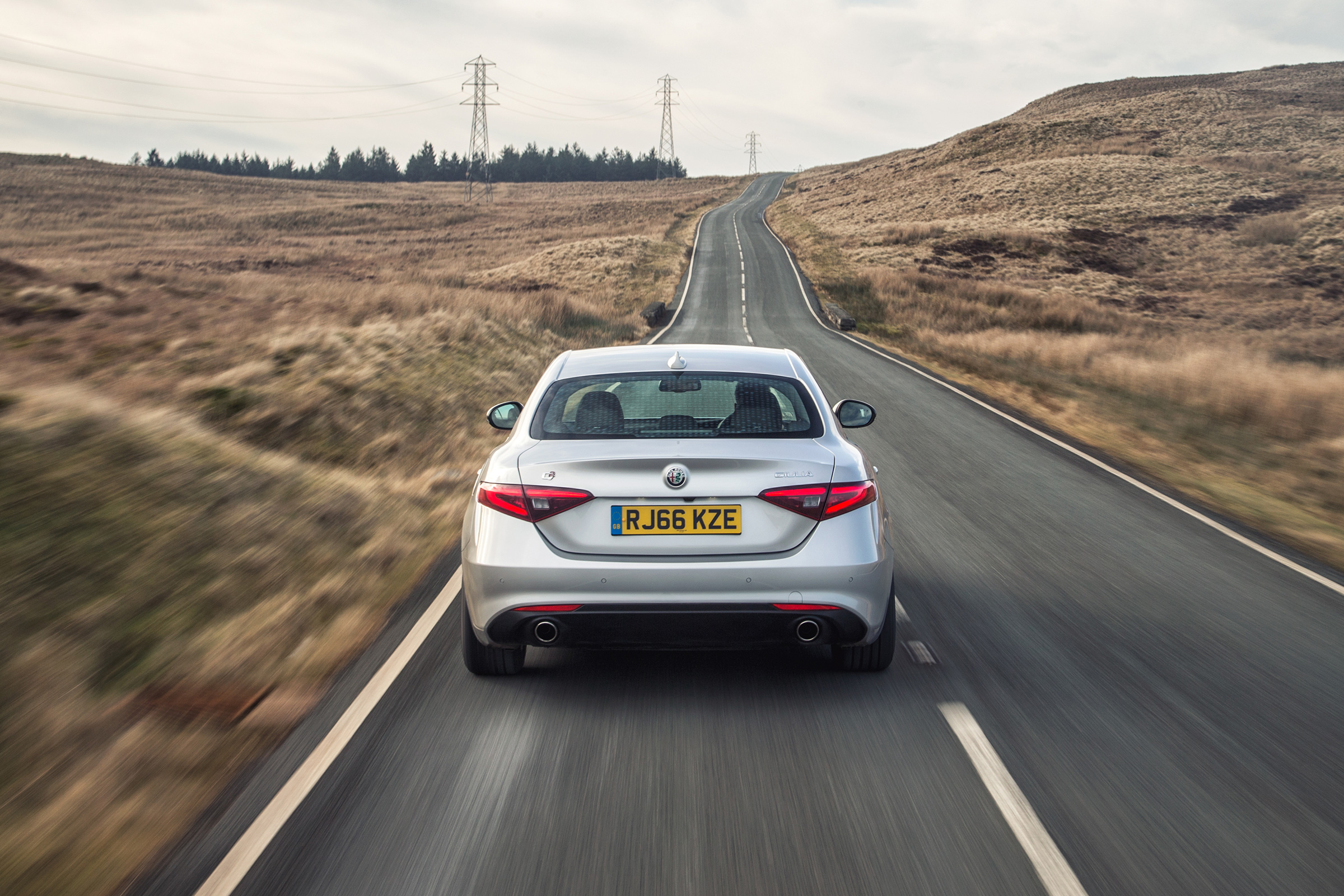 Alfa Romeo Giulia Super petrol 2017 - rear end tracking