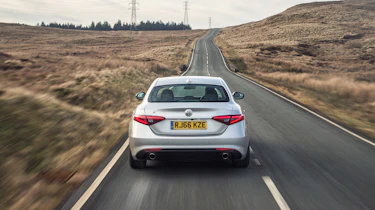 Alfa Romeo Giulia Super petrol 2017 - rear end tracking