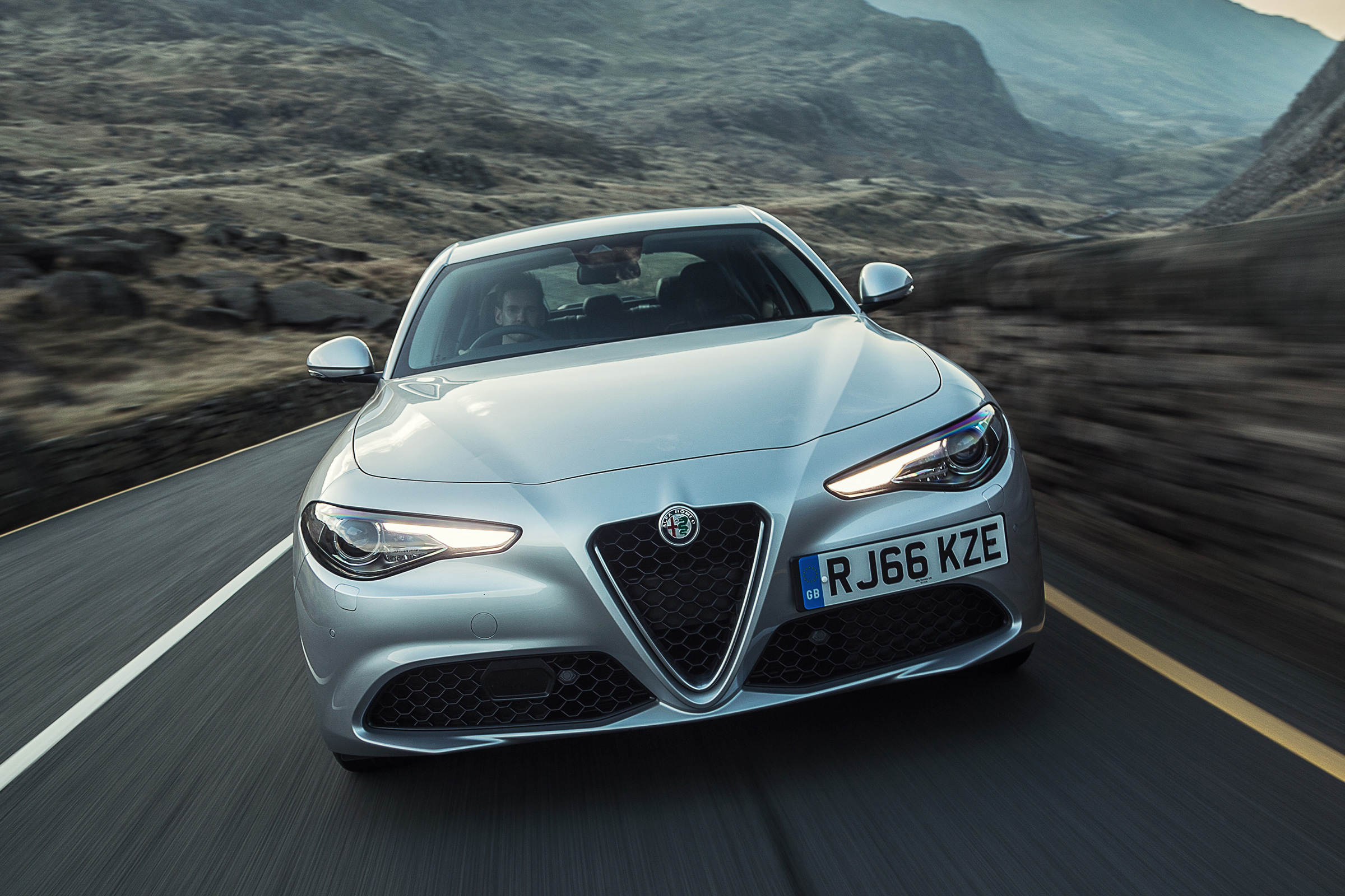 Alfa Romeo Giulia Super petrol 2017 - front end tracking