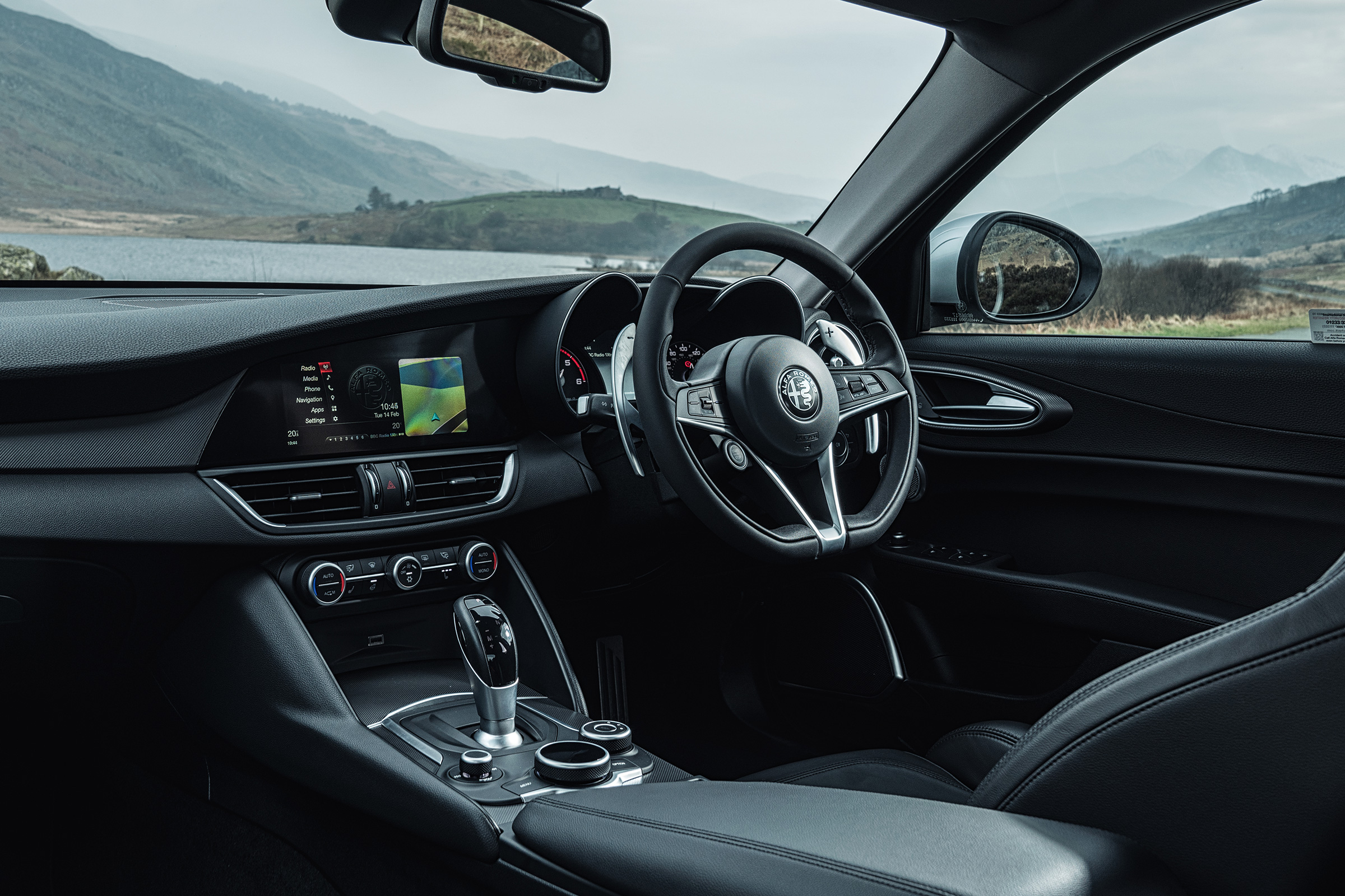 Alfa Romeo Giulia Super petrol 2017 - interior