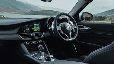 Alfa Romeo Giulia Super petrol 2017 - interior