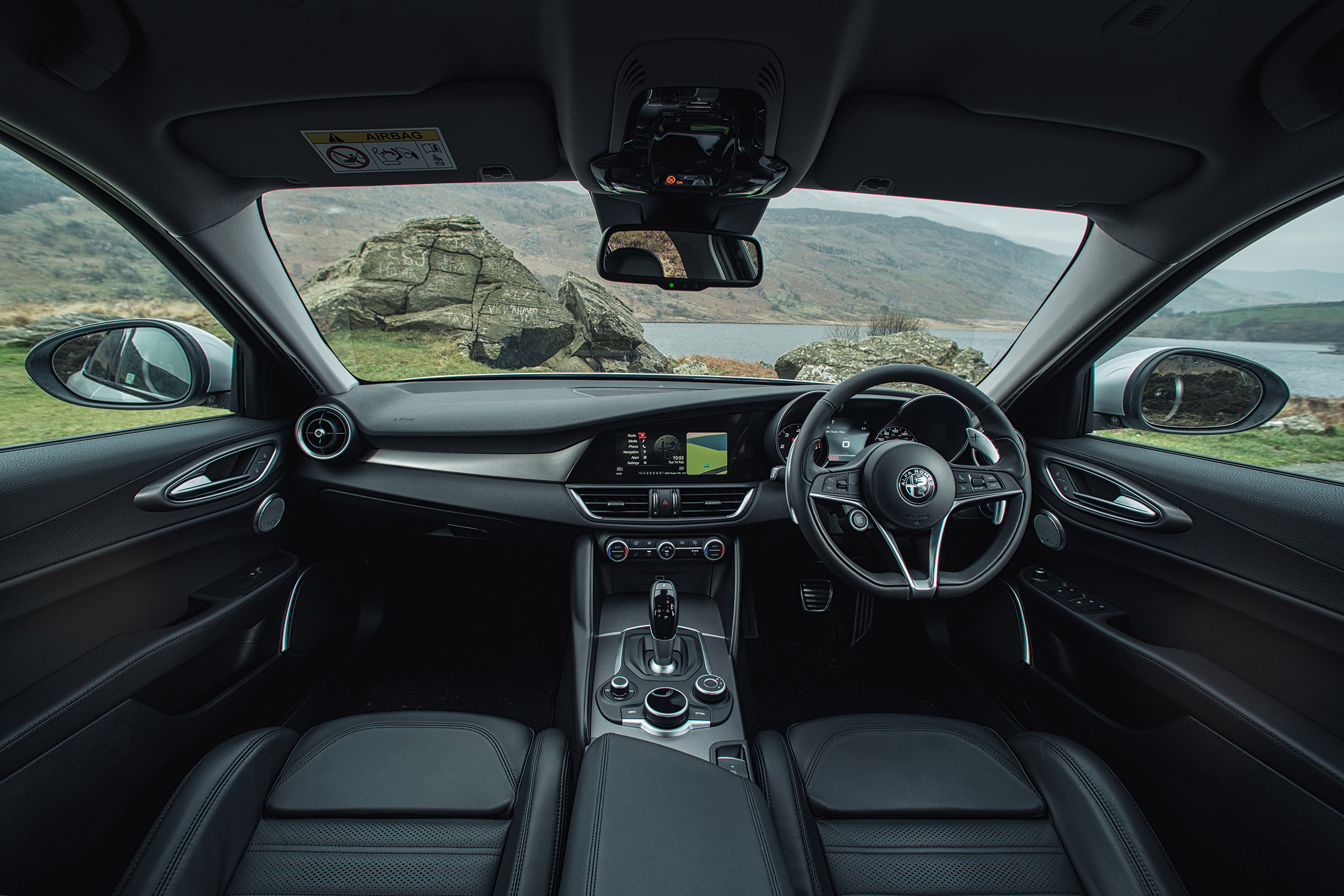 Alfa Romeo Giulia Super petrol 2017 - interior