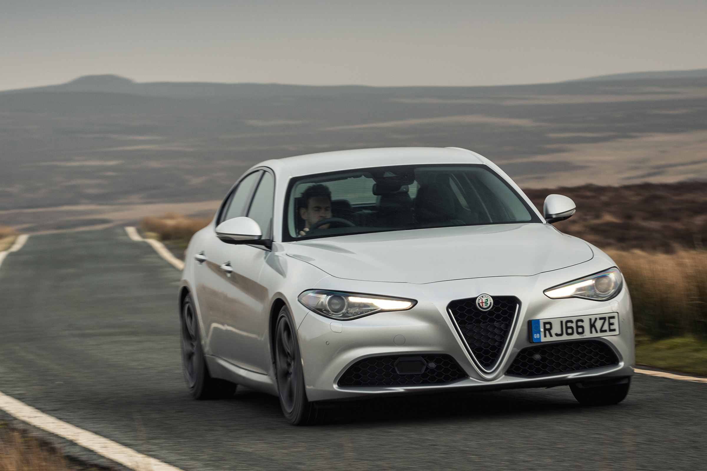 Alfa Romeo Giulia Super petrol 2017 - front cornering