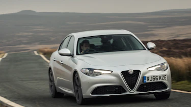 Alfa Romeo Giulia Super petrol 2017 - front cornering