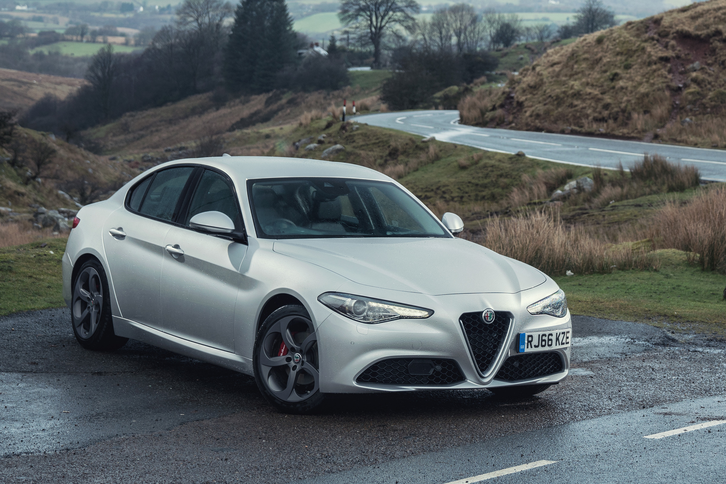 Alfa Romeo Giulia Super petrol 2017 - front quarter