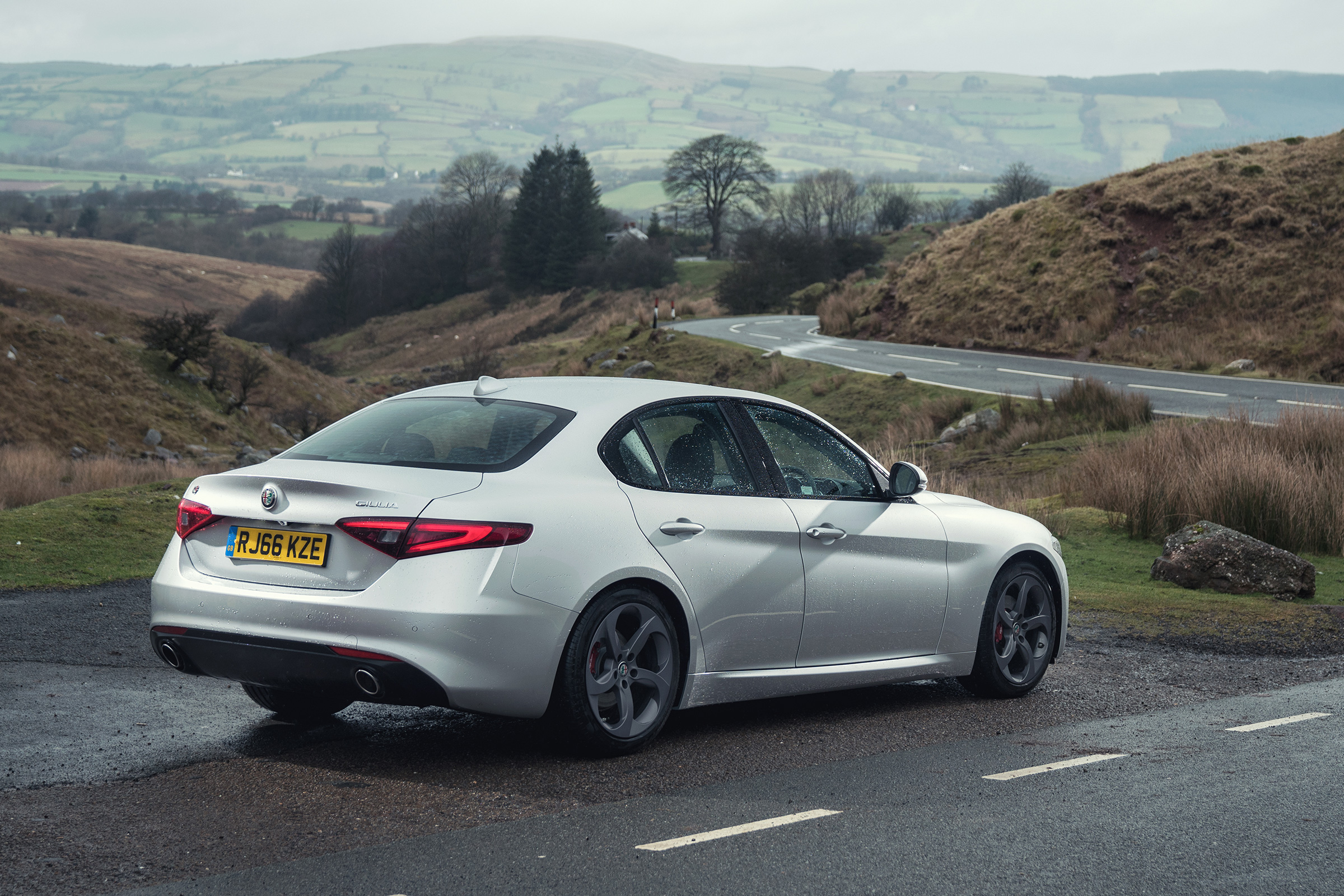 Alfa Romeo Giulia Super petrol 2017 - rear quarter