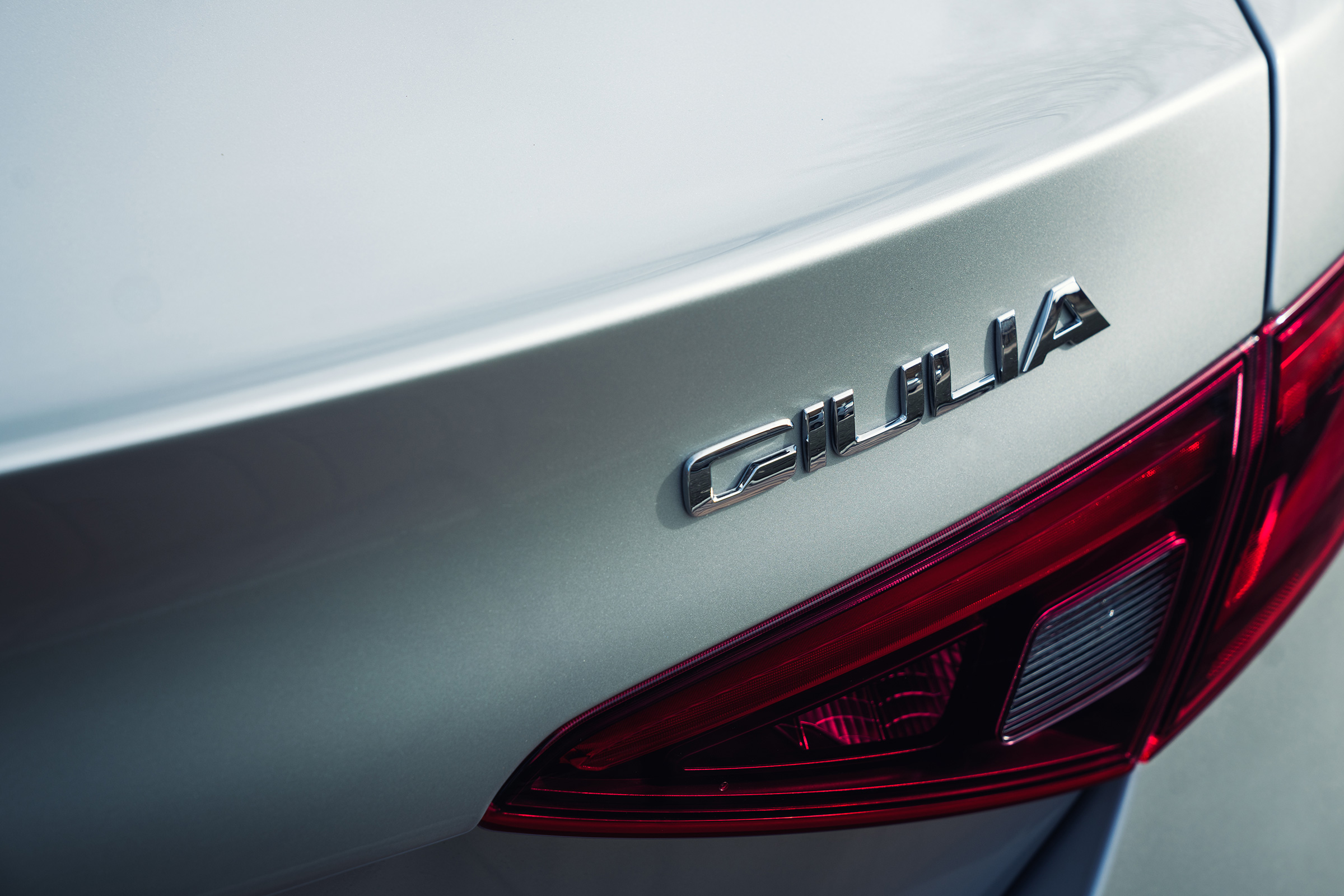 Alfa Romeo Giulia Super petrol 2017 - badge