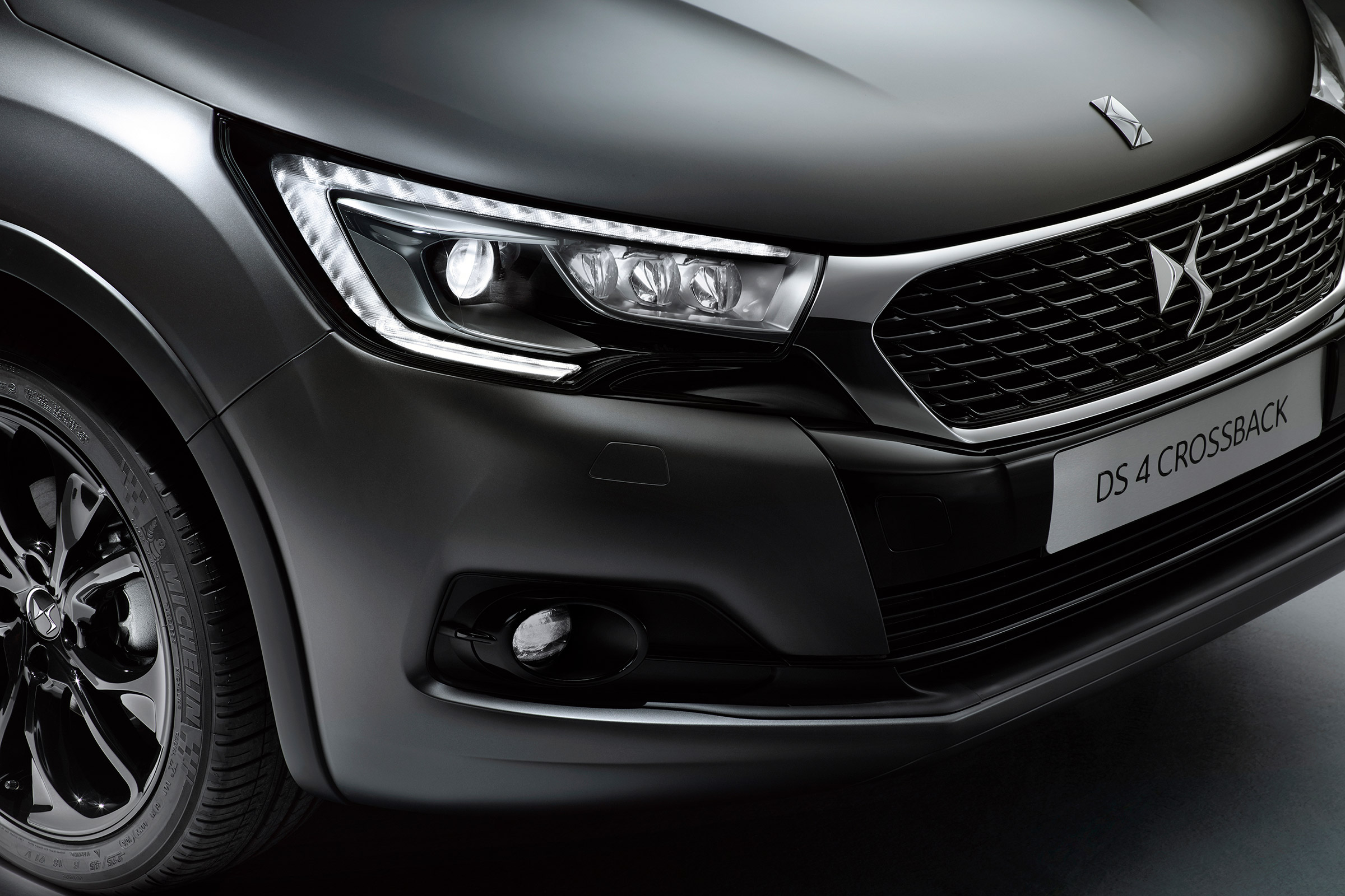 DS 4 Crossback Moondust - front detail