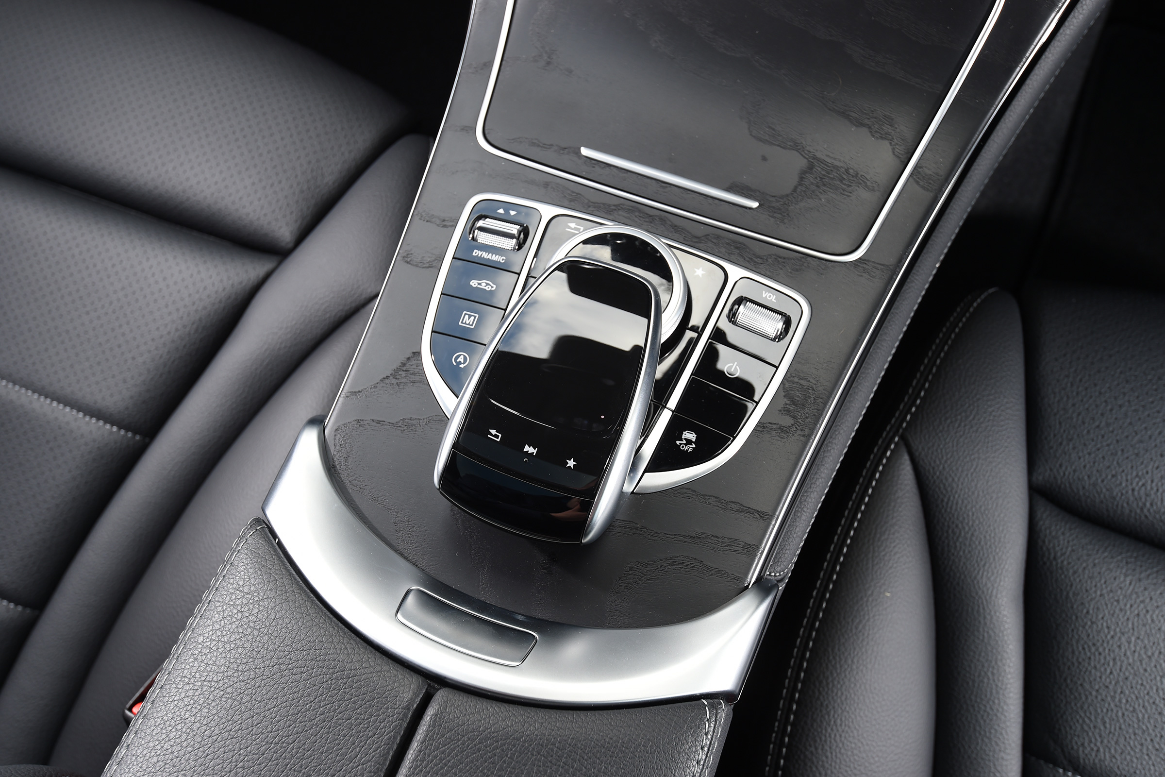 Mercedes GLC 350d 2017 - centre console