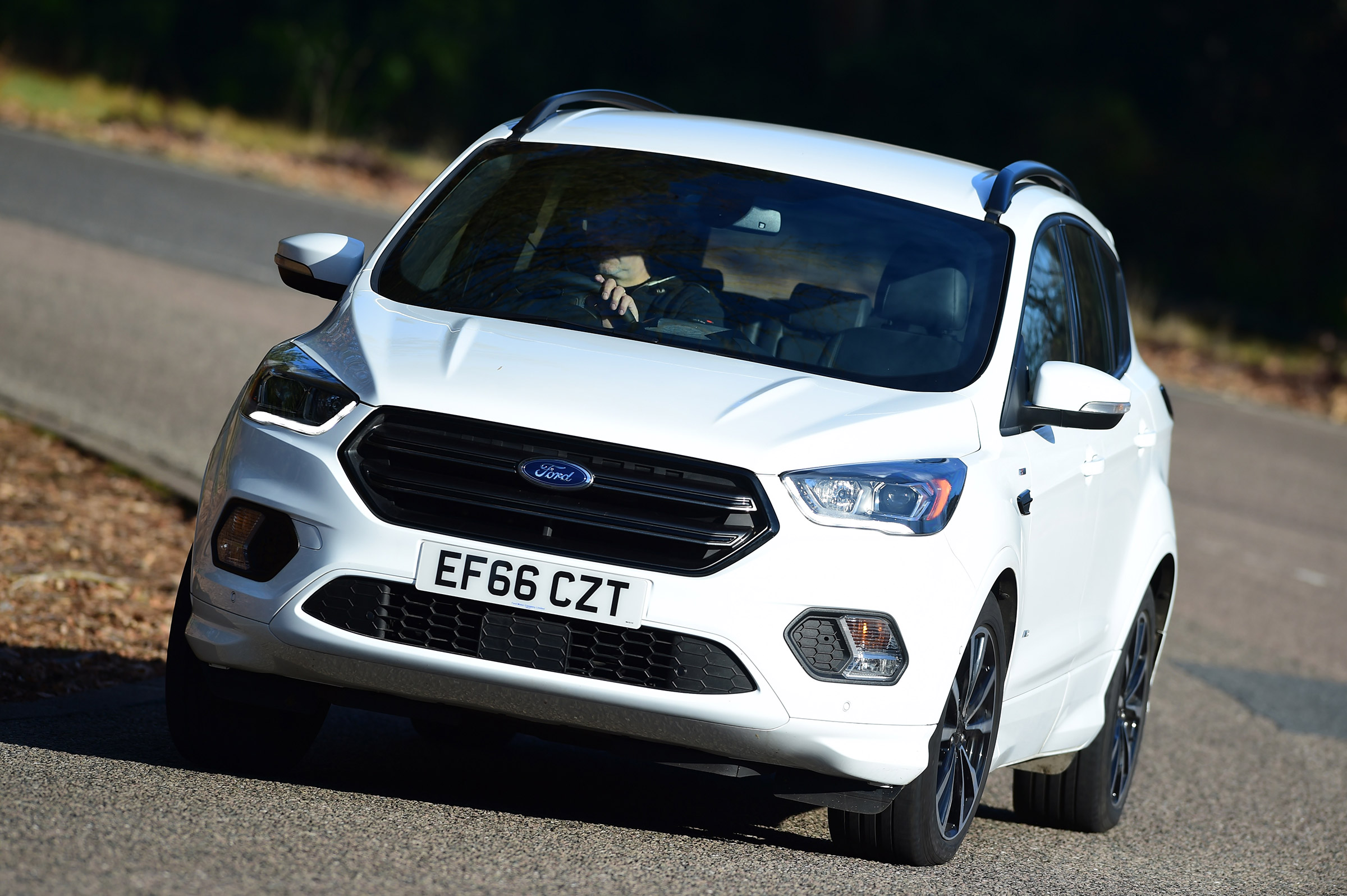 Ford Kuga - front action