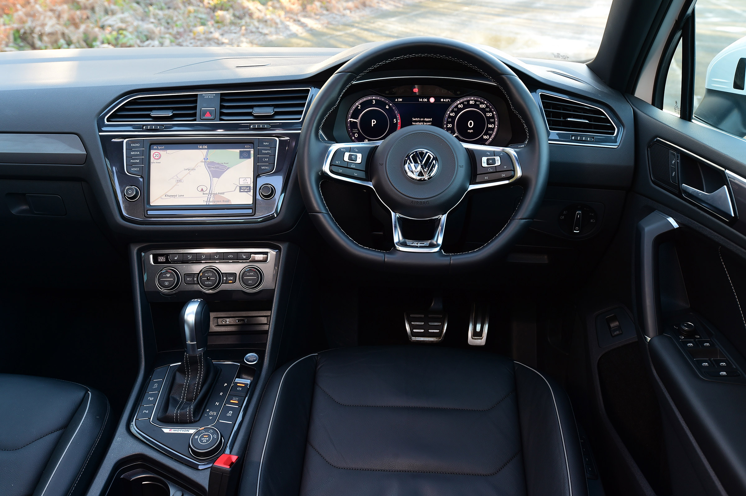 Volkswagen Tiguan - dash