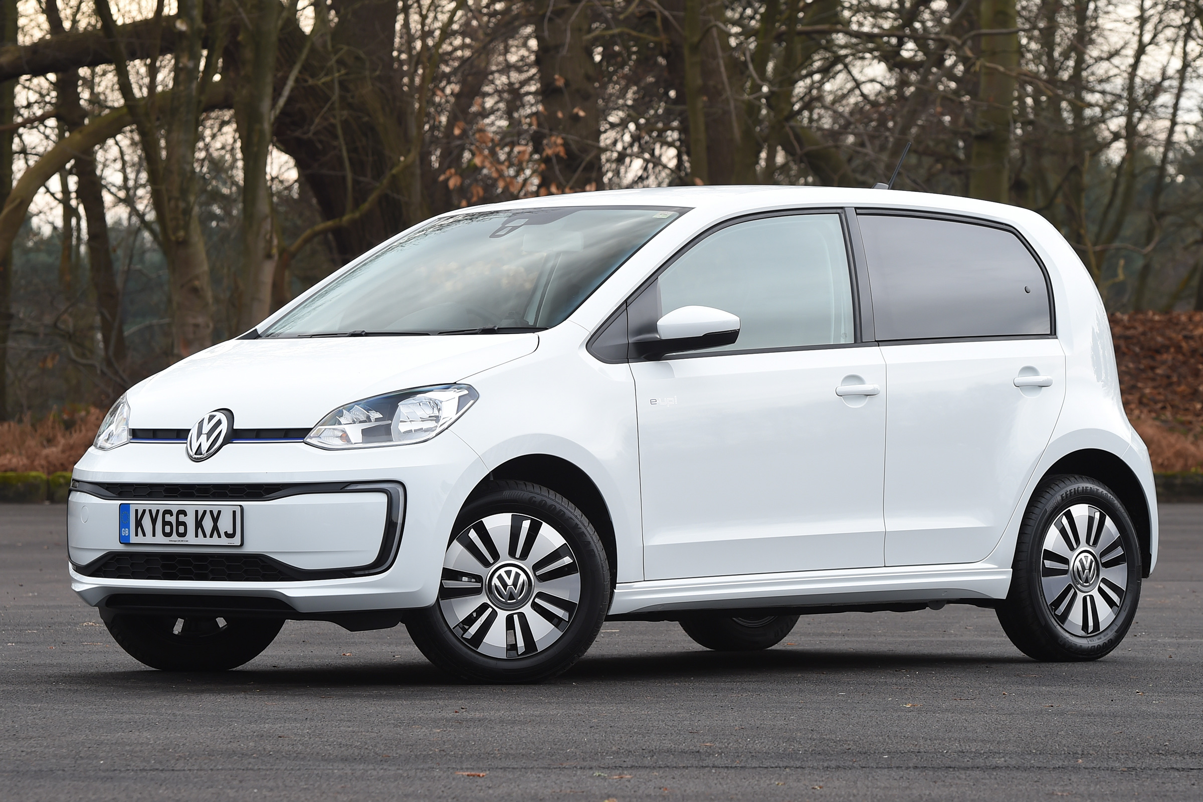 Volkswagen e-up! electric car 2017 - front quarter