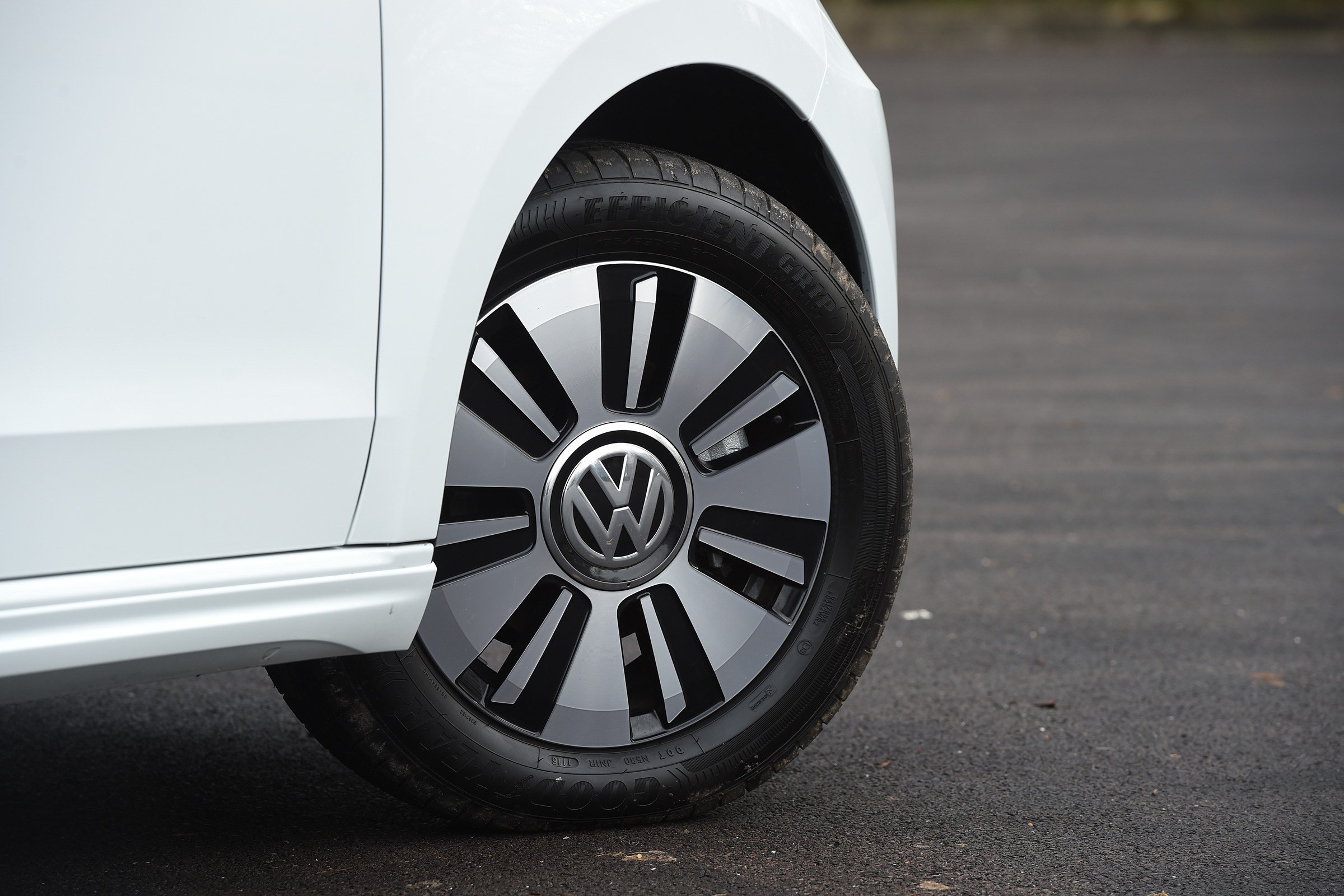 Volkswagen e-up! electric car 2017 - wheel