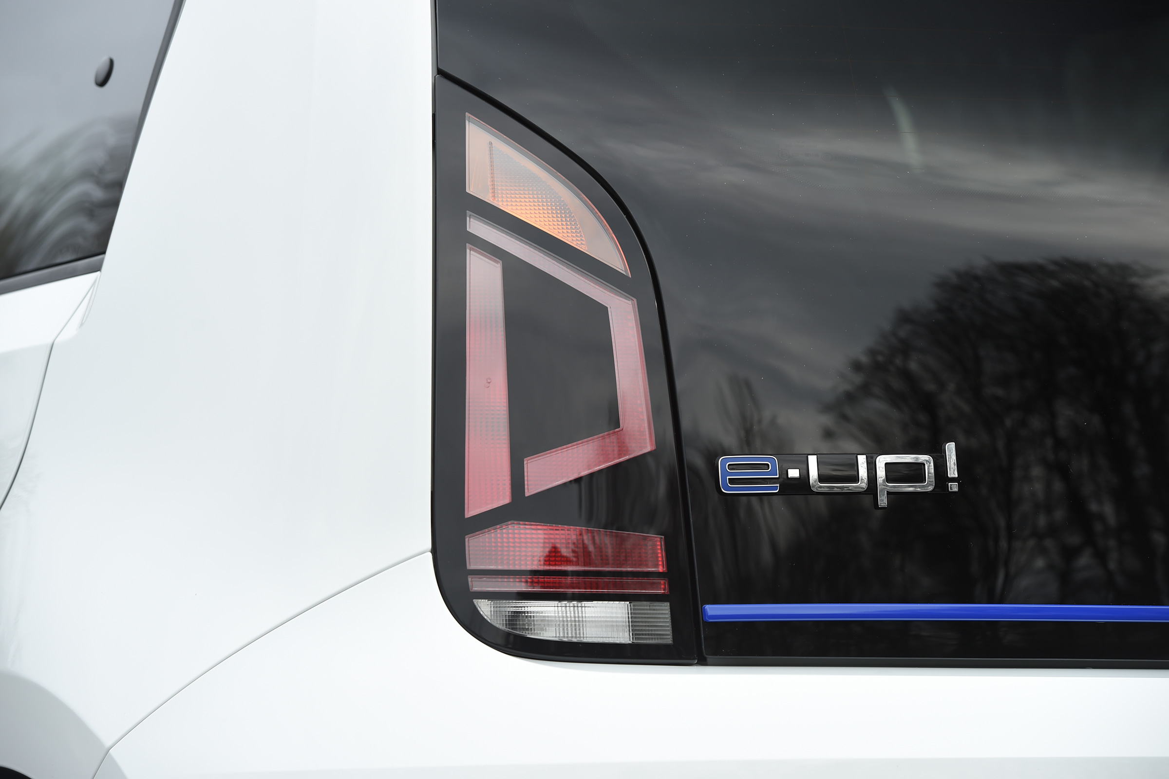 Volkswagen e-up! electric car 2017 - rear light
